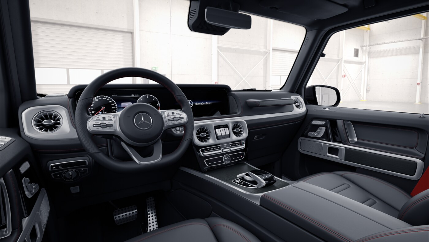 Poste de conduite de la Mercedes  classe G AMG Line avec vue sur l’écran tactile, sellerie et la console centrale