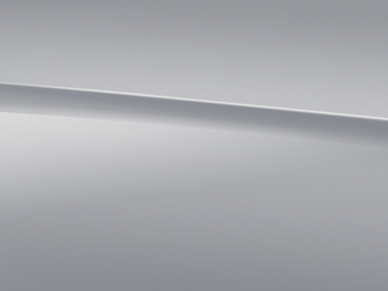 Vue de trois quarts de profil de la Mercedes CLA avec la peinture métallisé blanc numérique