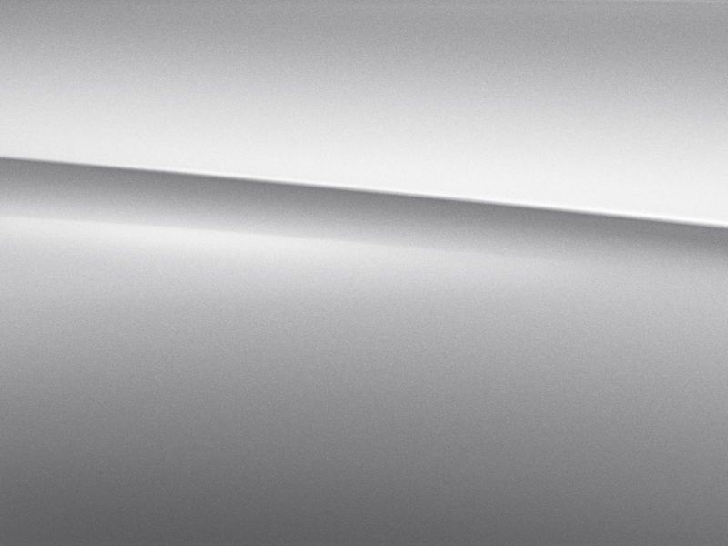 Vue de trois quarts de profil de la Mercedes CLA avec la peinture métallisé - argent iridium