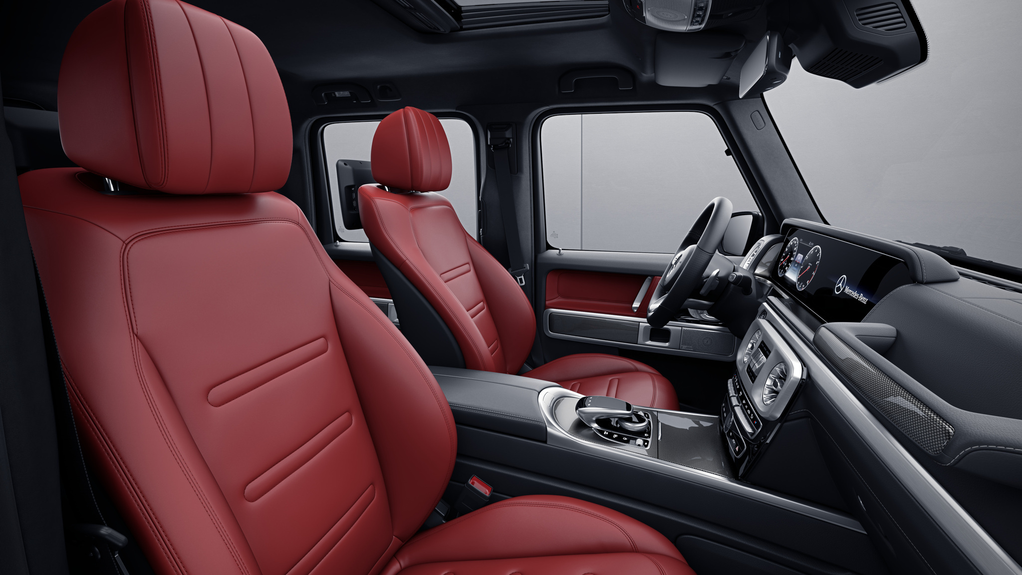 Habitacle de la Mercedes Classe G avec une Sellerie cuir nappa bicolore - rouge classique noir