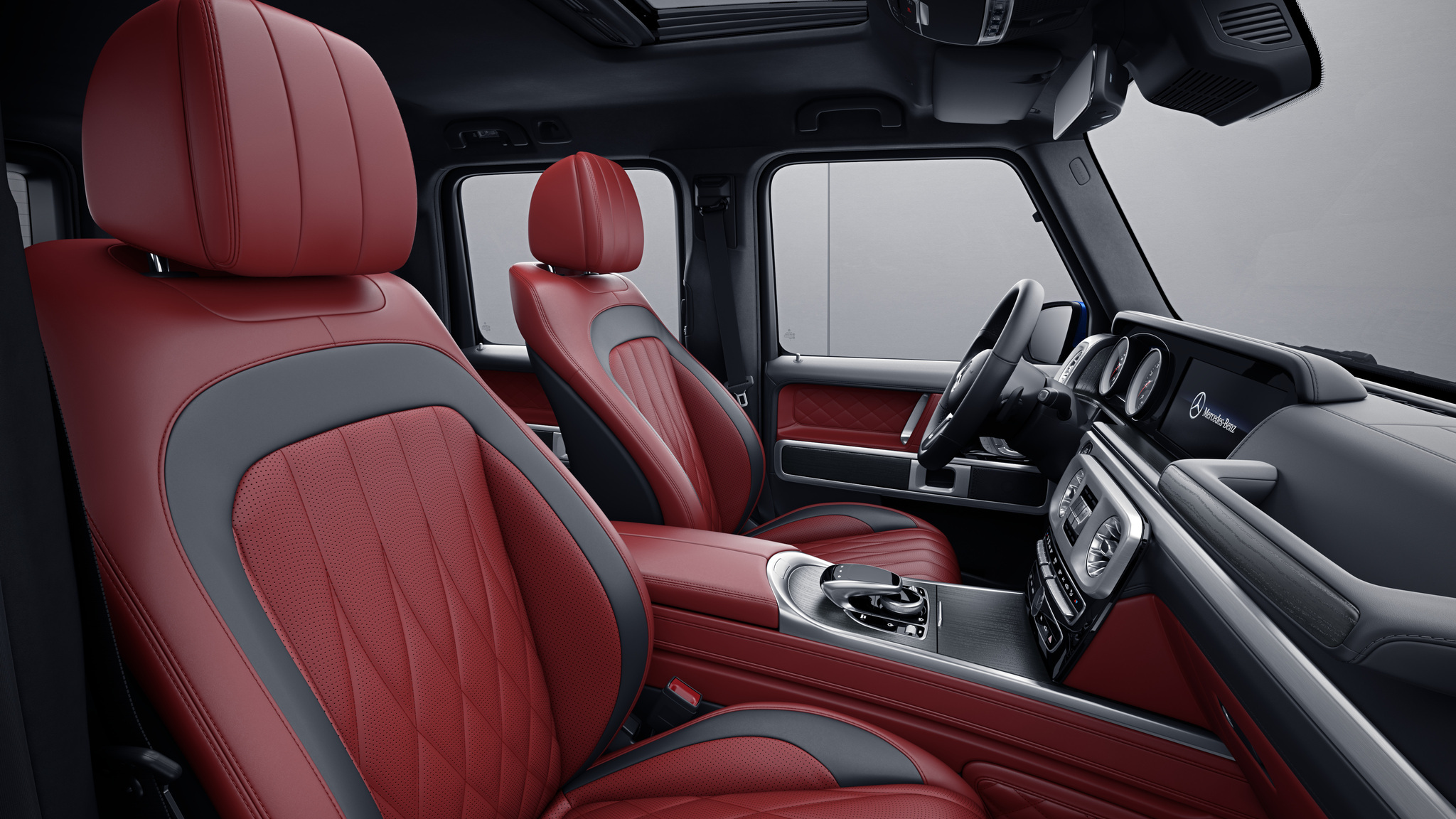 Habitacle de la Mercedes Classe G avec une Sellerie cuir nappa bicolore - rouge classique noir