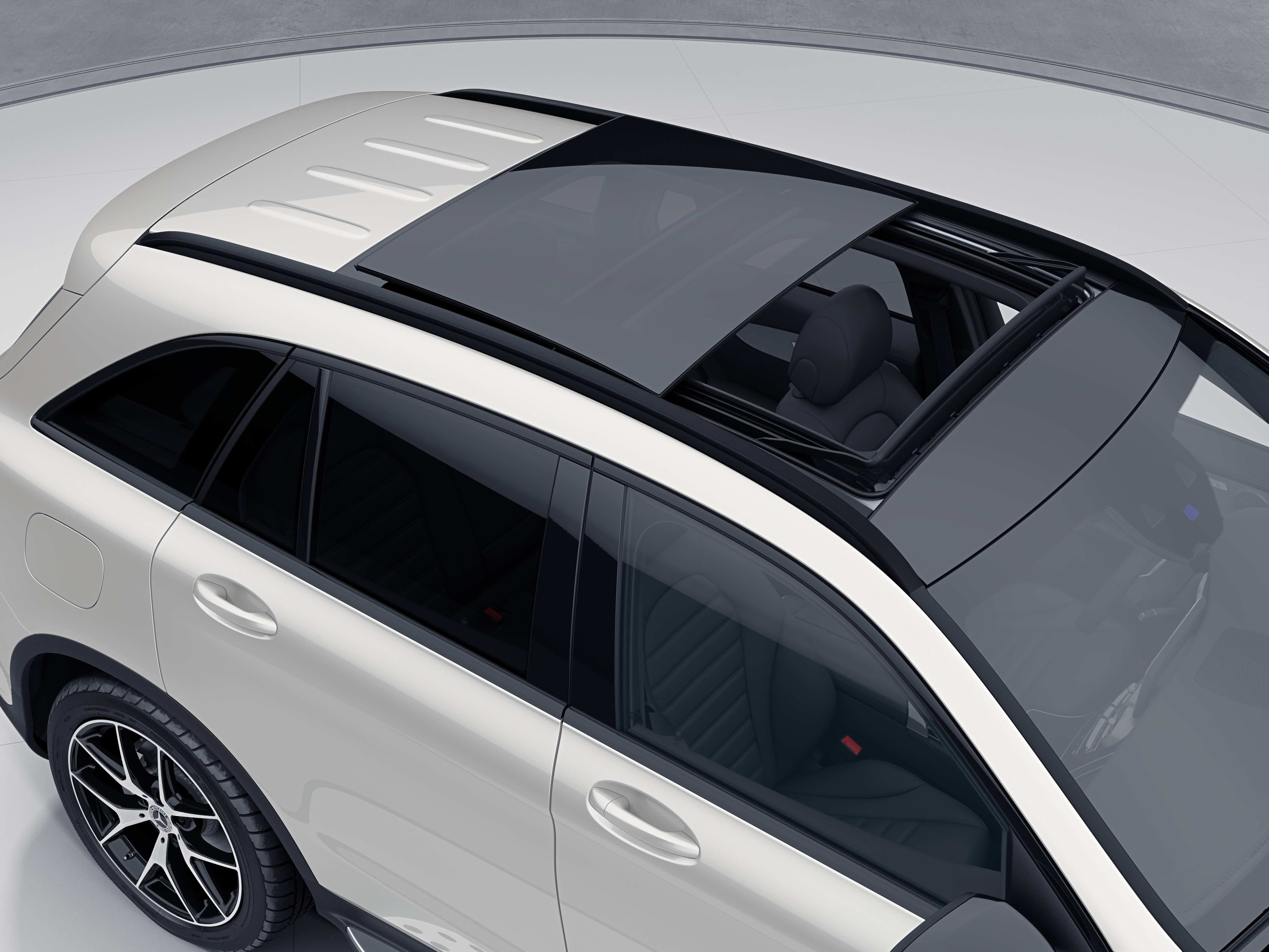 Toit panoramique ouvrant de la Mercedes GLC Blanche Finition 4 Matic AMG Line