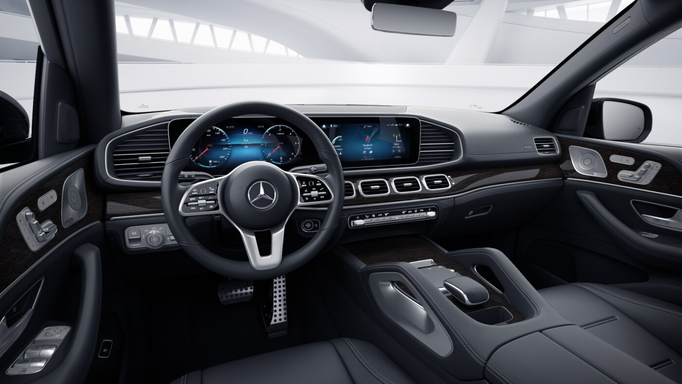 Poste de conduite de la Mercedes GLE AMG Line Plus avec vue sur l’écran tactile, sellerie et console centrale