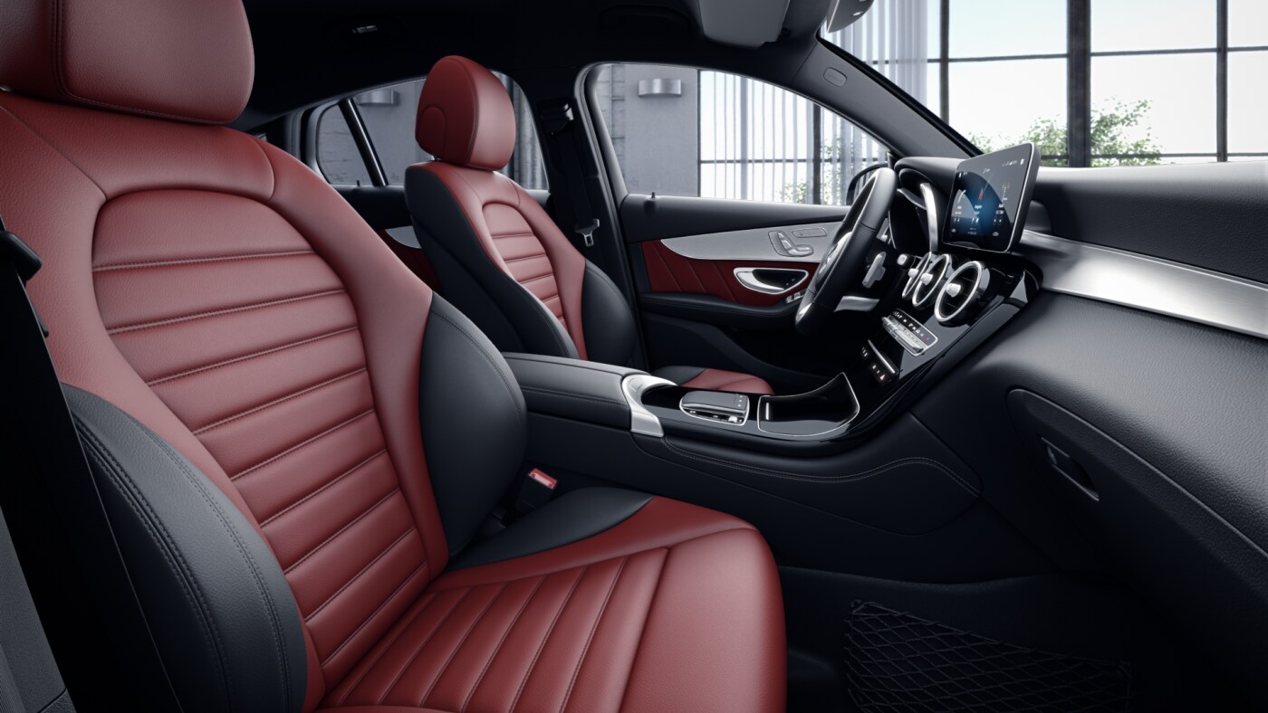 Habitacle noir et rouge de la Mercedes GLC Coupé - Finition AMG Line