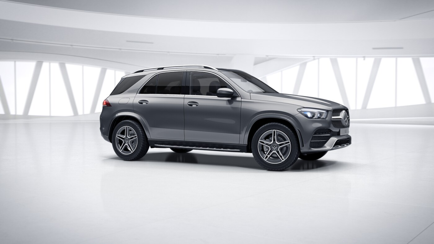 Mercedes Benz GLE Grise, Finition AMG Line, Vue de trois quarts de profil à l'arrêt