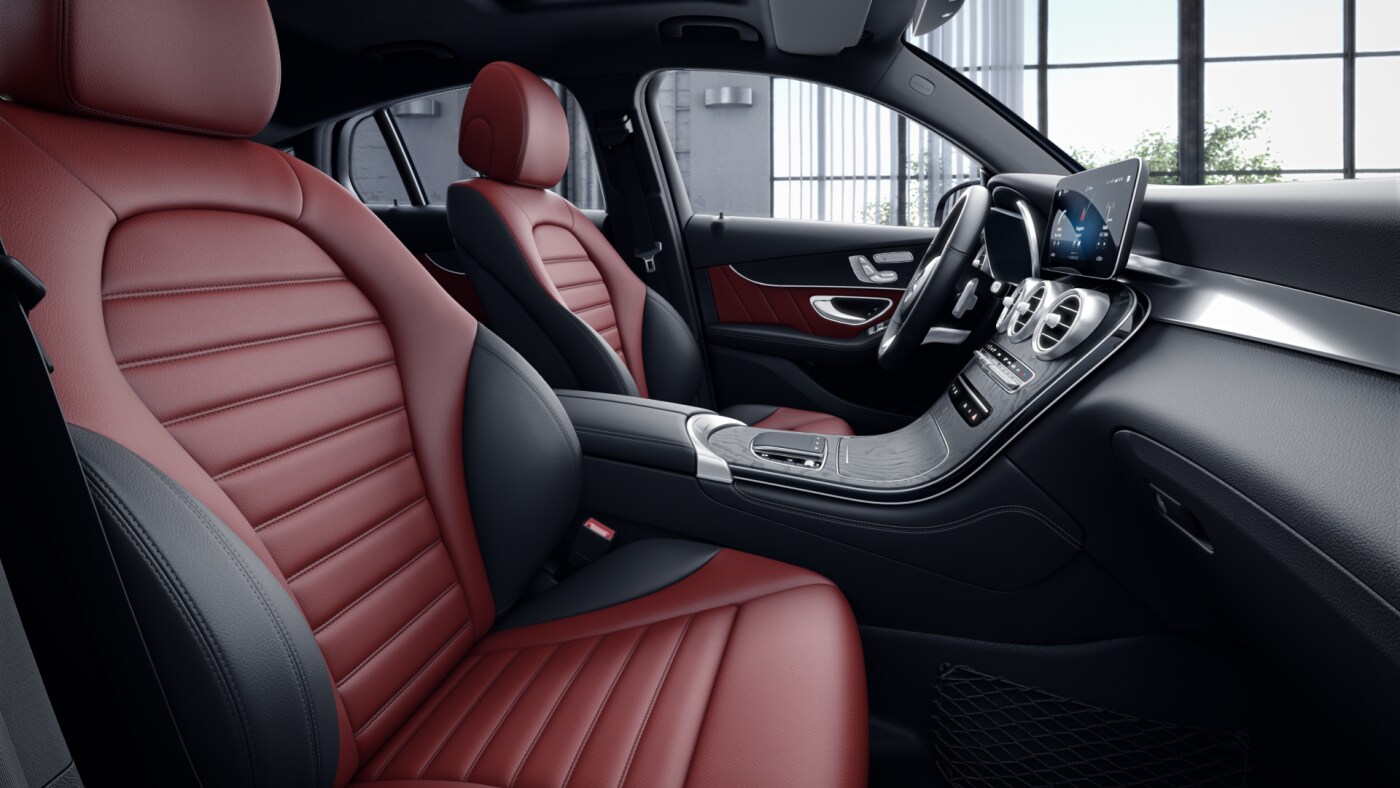 Habitacle noir et rouge de la Mercedes GLC Coupé - Finition AMG Line Plus