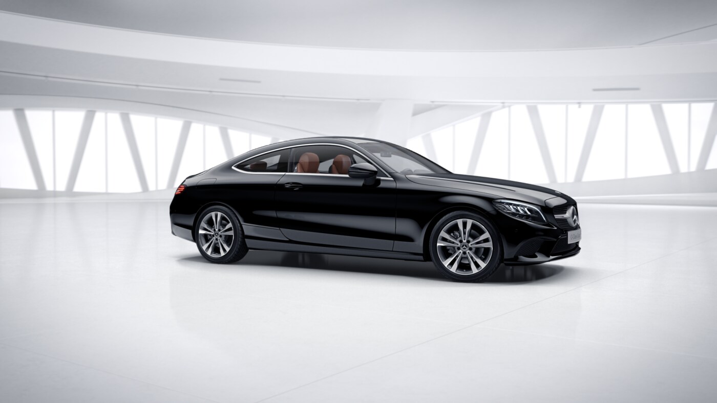 Mercedes Benz Classe C Coupé Finition Luxury couleur noir, Vue de trois quarts de profil à l'arrêt
