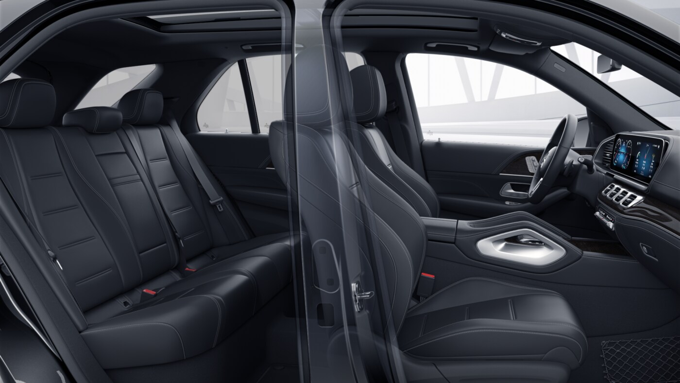 Habitacle avant et arrière de la Mercedes GLE Finition AMG Line Plus