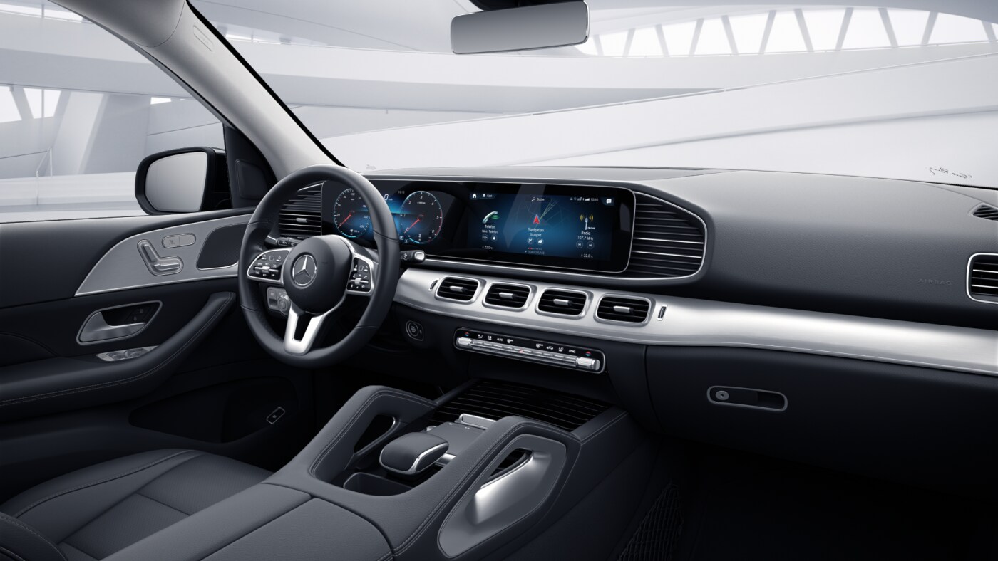 Poste de conduite de la Mercedes GLE Avantgarde avec vue sur l’écran tactile, sellerie et console centrale