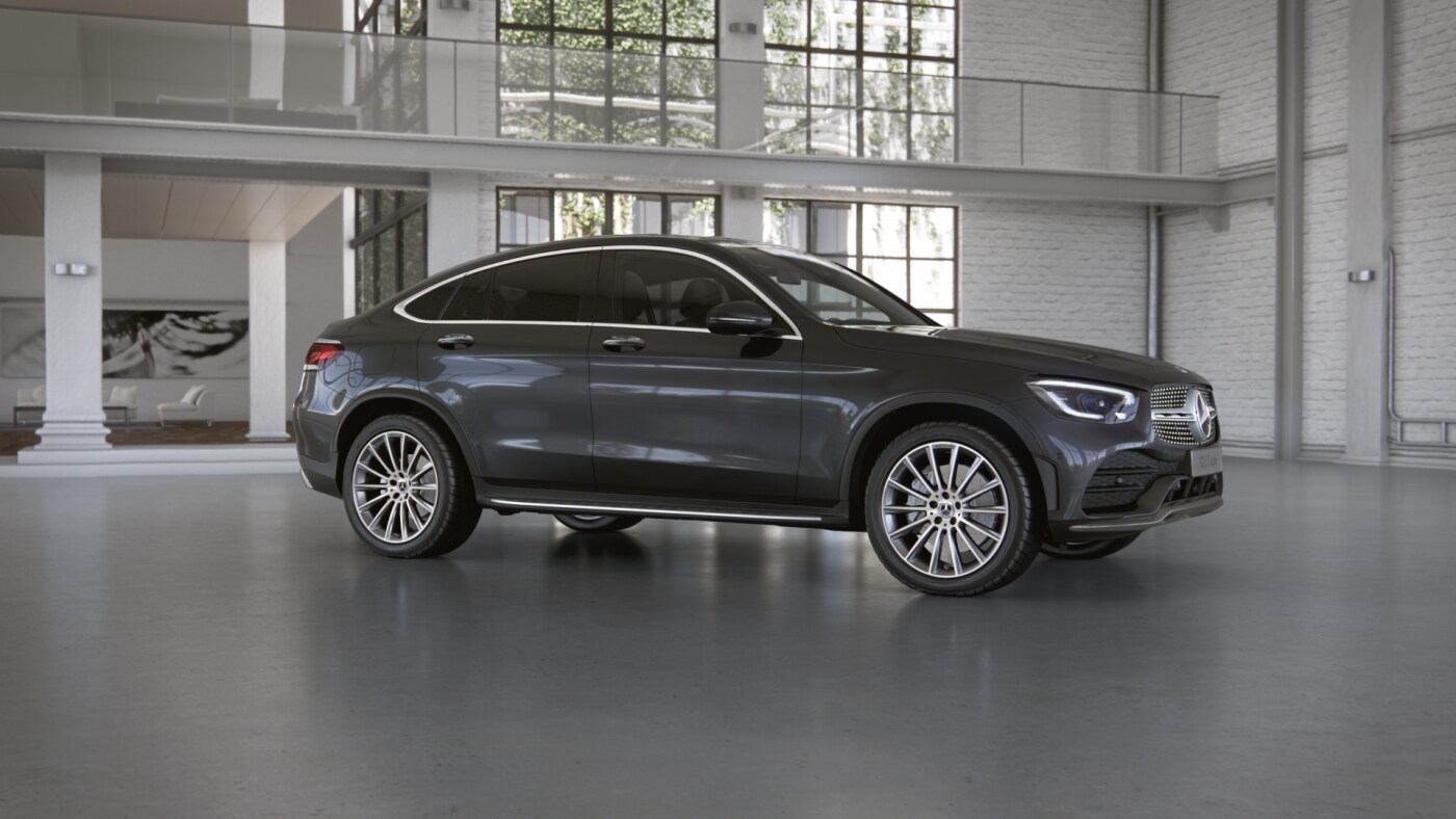 Mercedes Benz GLC Coupé grise foncée Finition AMG Line Plus - Vue de trois quarts de profil à l'arrêt