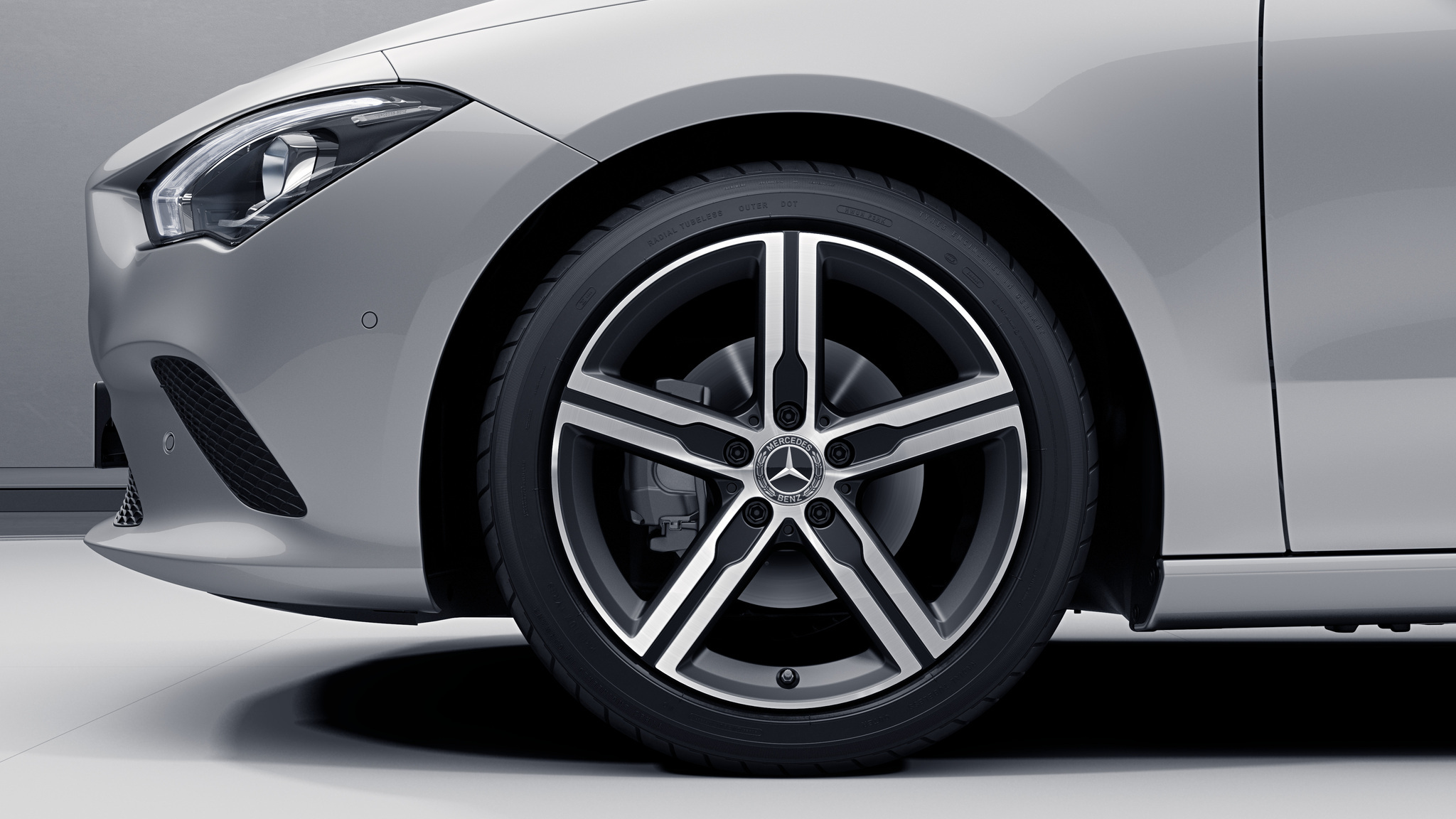 Jantes 18” à 5 branches de la Mercedes-Benz CLA