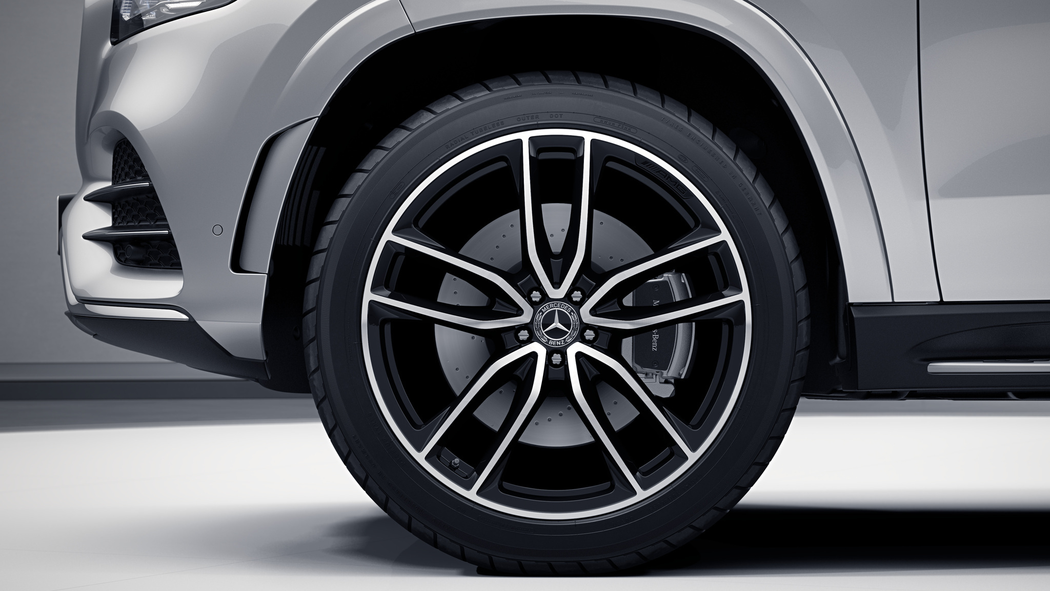 Jantes AMG 23” à 5 doubles branches de la Mercedes-Benz GLS 