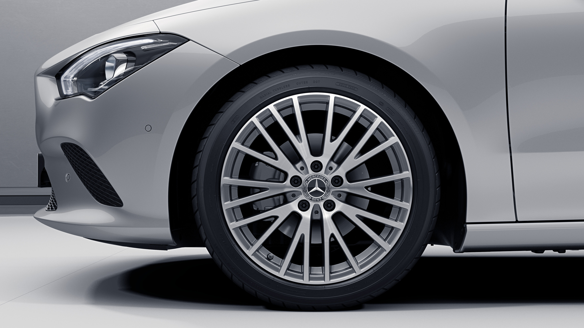 Jantes 18 multibranches de la Mercedes-Benz CLA
