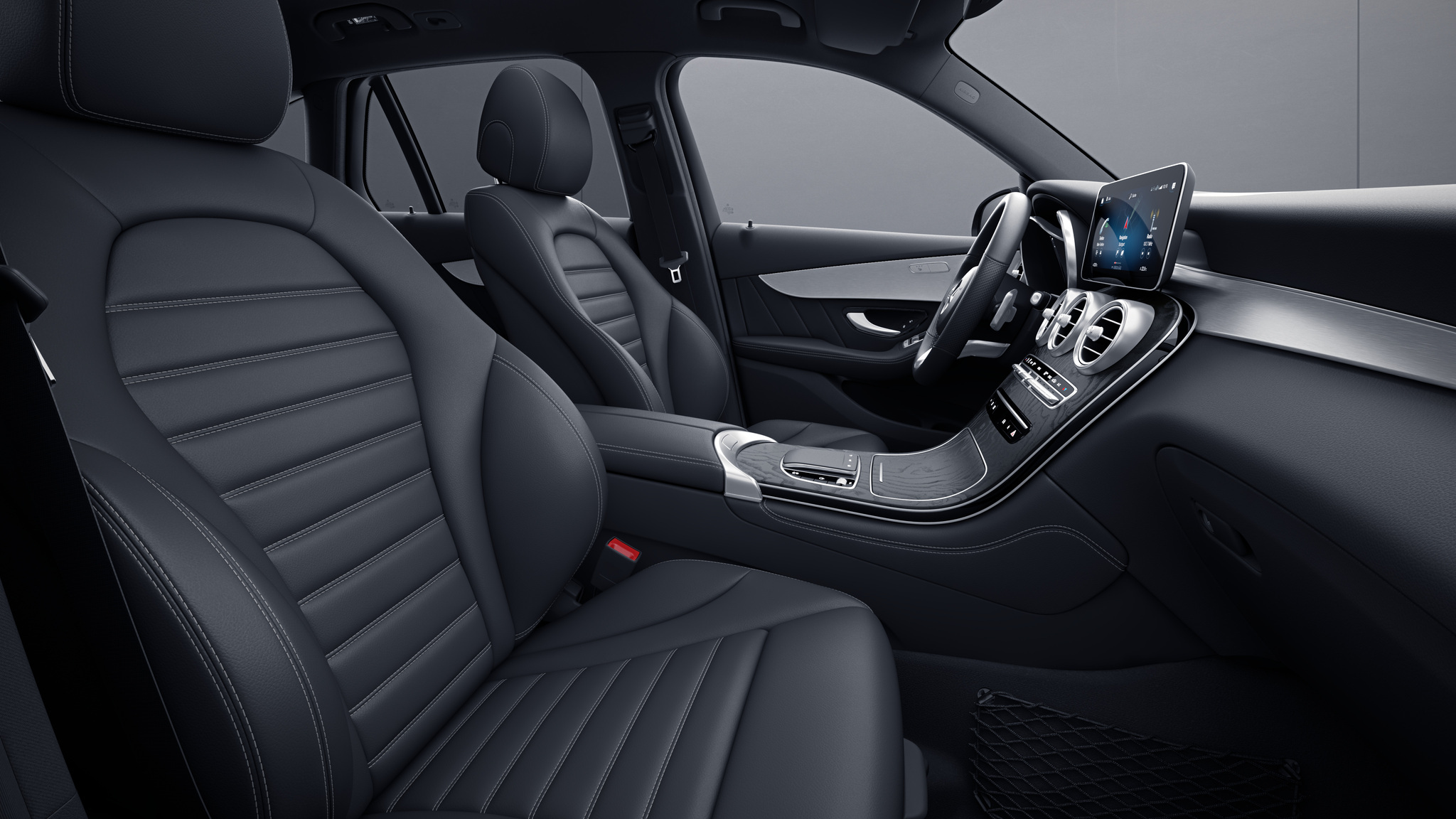 Habitacle de la Mercedes GLC Coupé avec une Sellerie cuir noir 