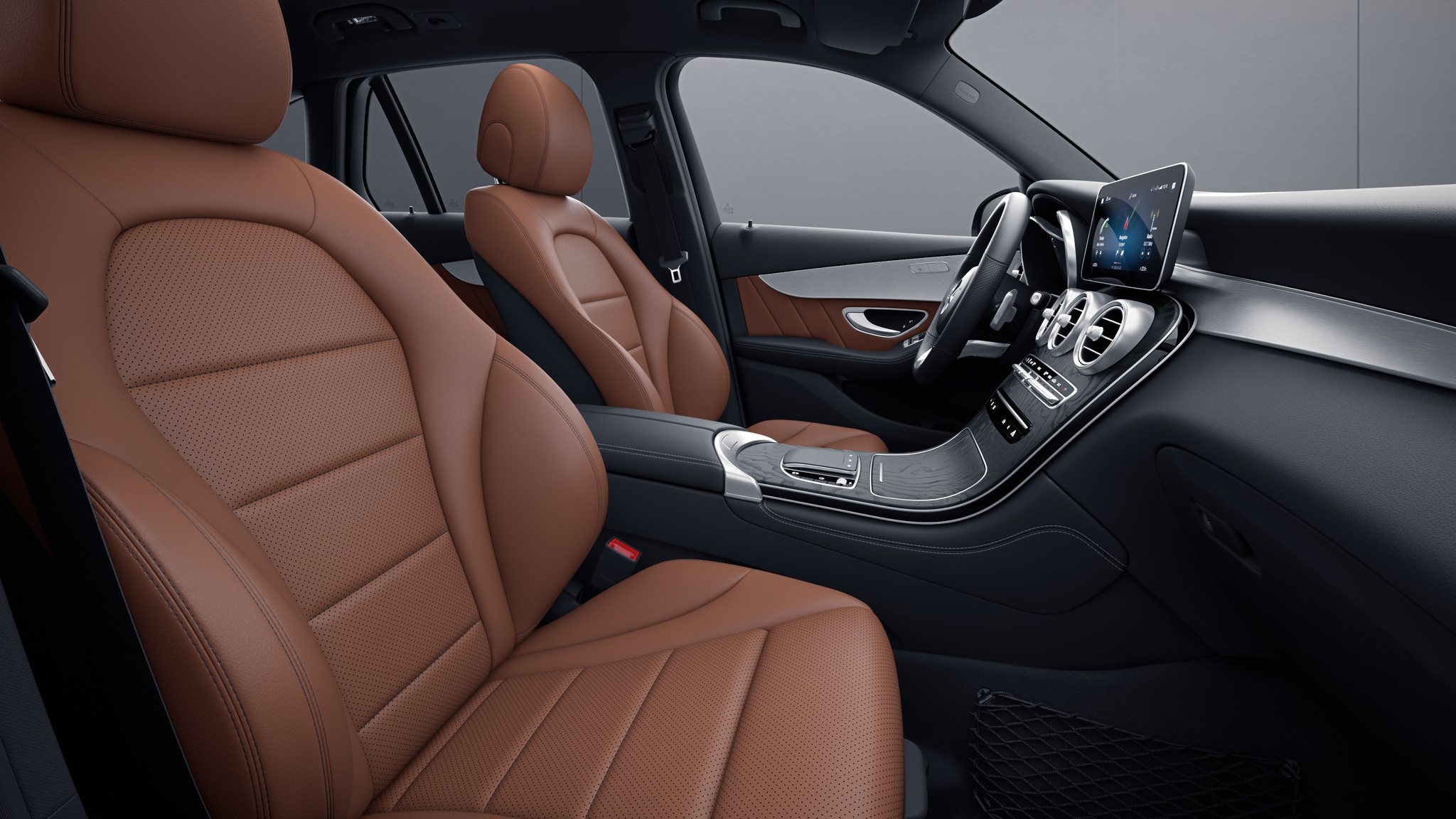 Habitacle de la Mercedes GLC Coupé avec une Sellerie Similicuir Artico - marron cuir noir