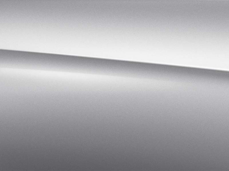 Vue de trois quarts de profil de la Mercedes Classe A avec la peinture Métallisé - Argent Iridium
