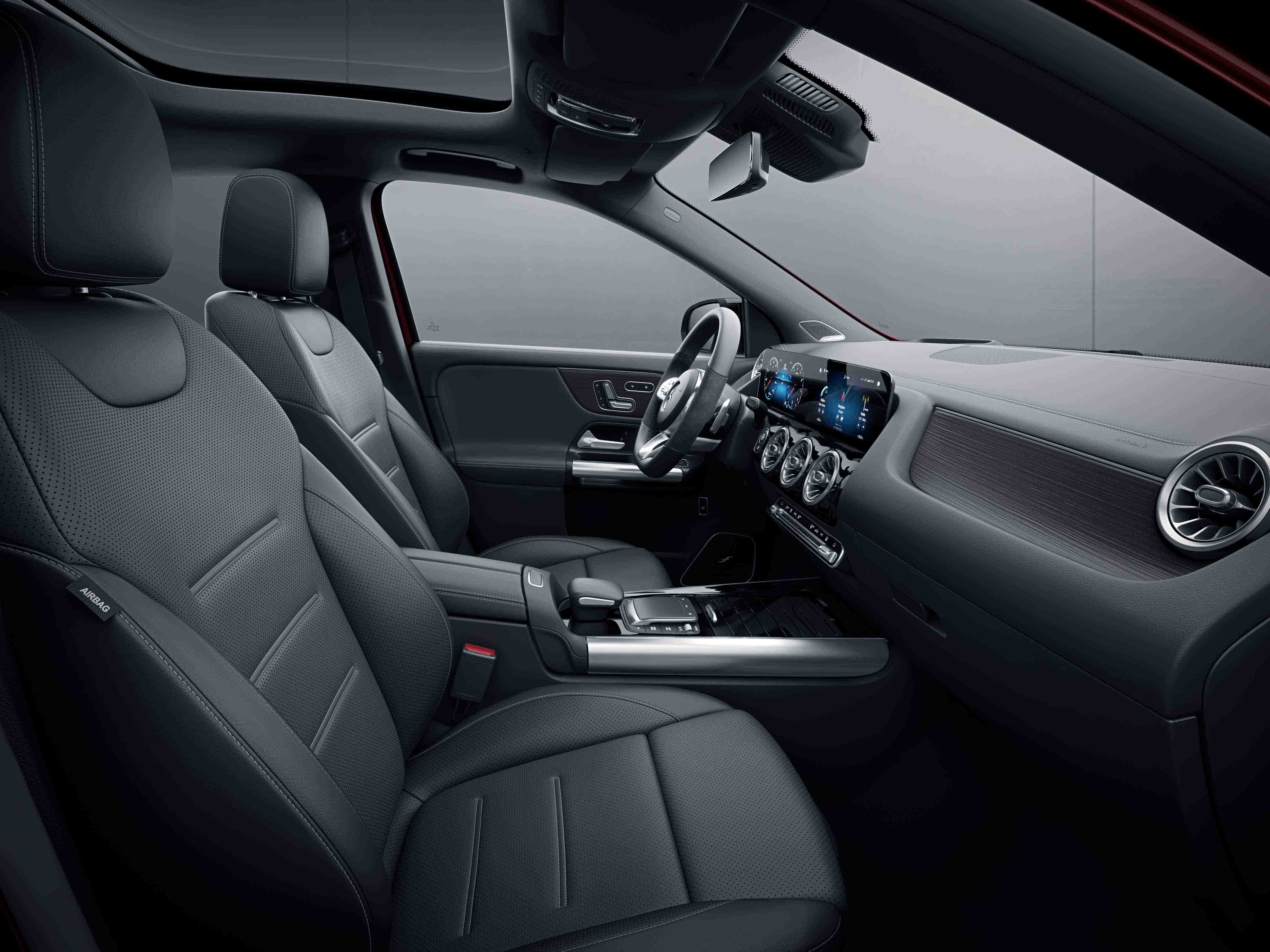 Habitacle de la Mercedes Classe GLA avec une Sellerie cuir bicolore - gris noir 