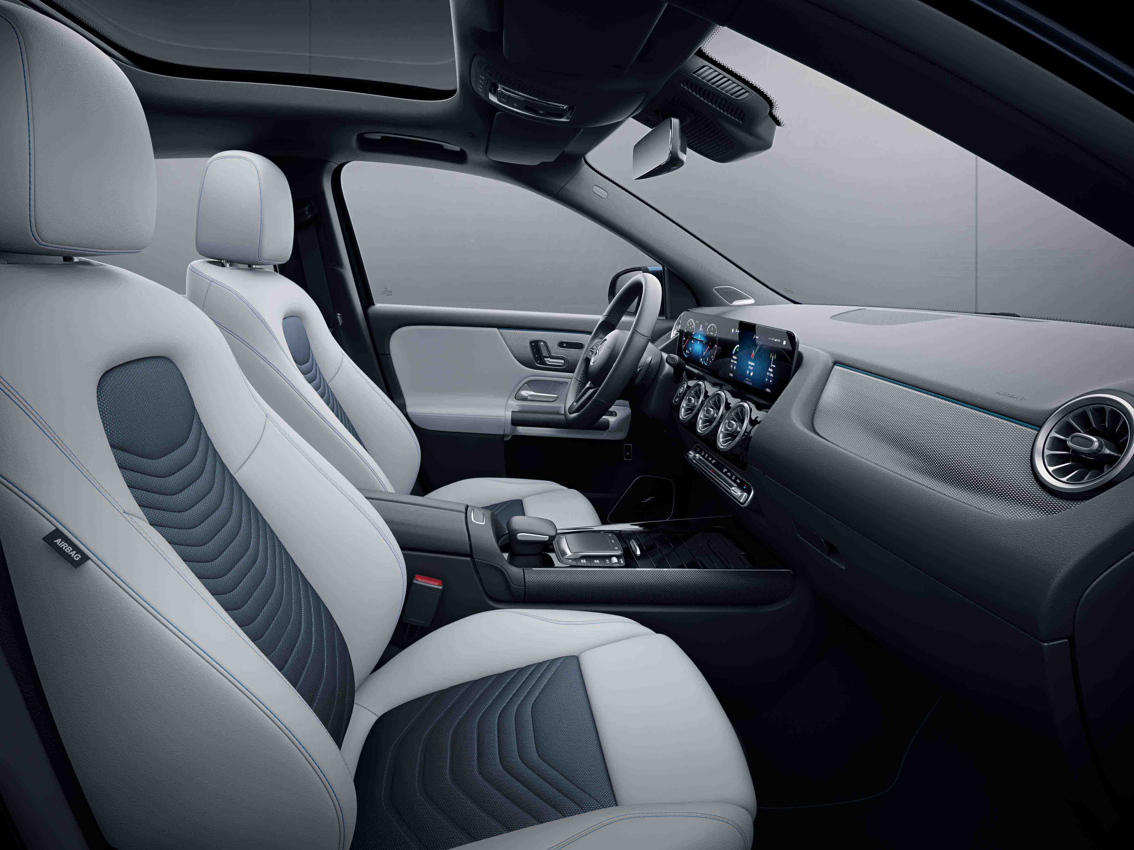 Habitacle de la Mercedes Classe GLA avec une Sellerie Similicuir Tissu - bleu gris