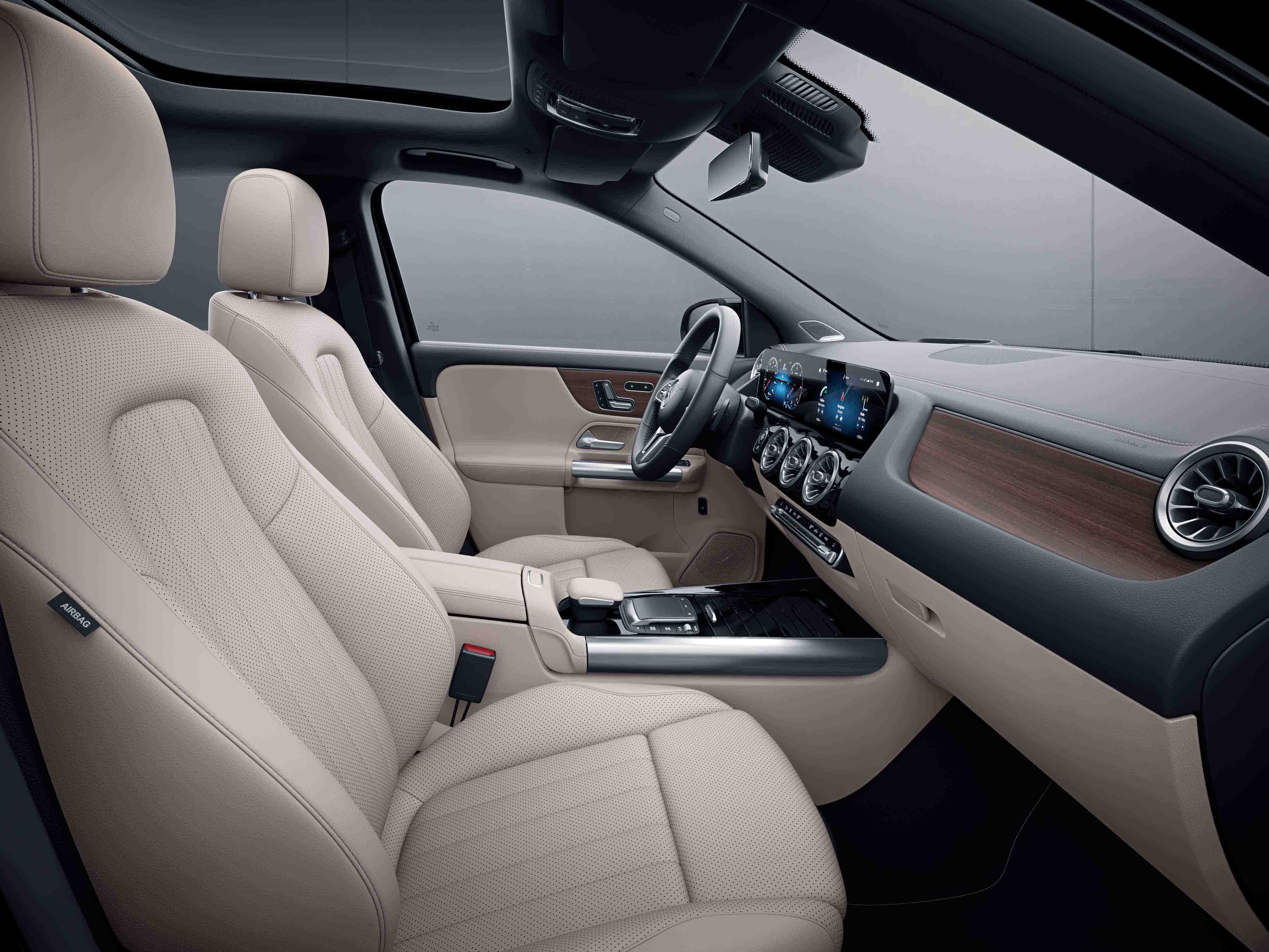 Habitacle de la Mercedes Classe GLA avec une Sellerie cuir - beige macchiato noir 