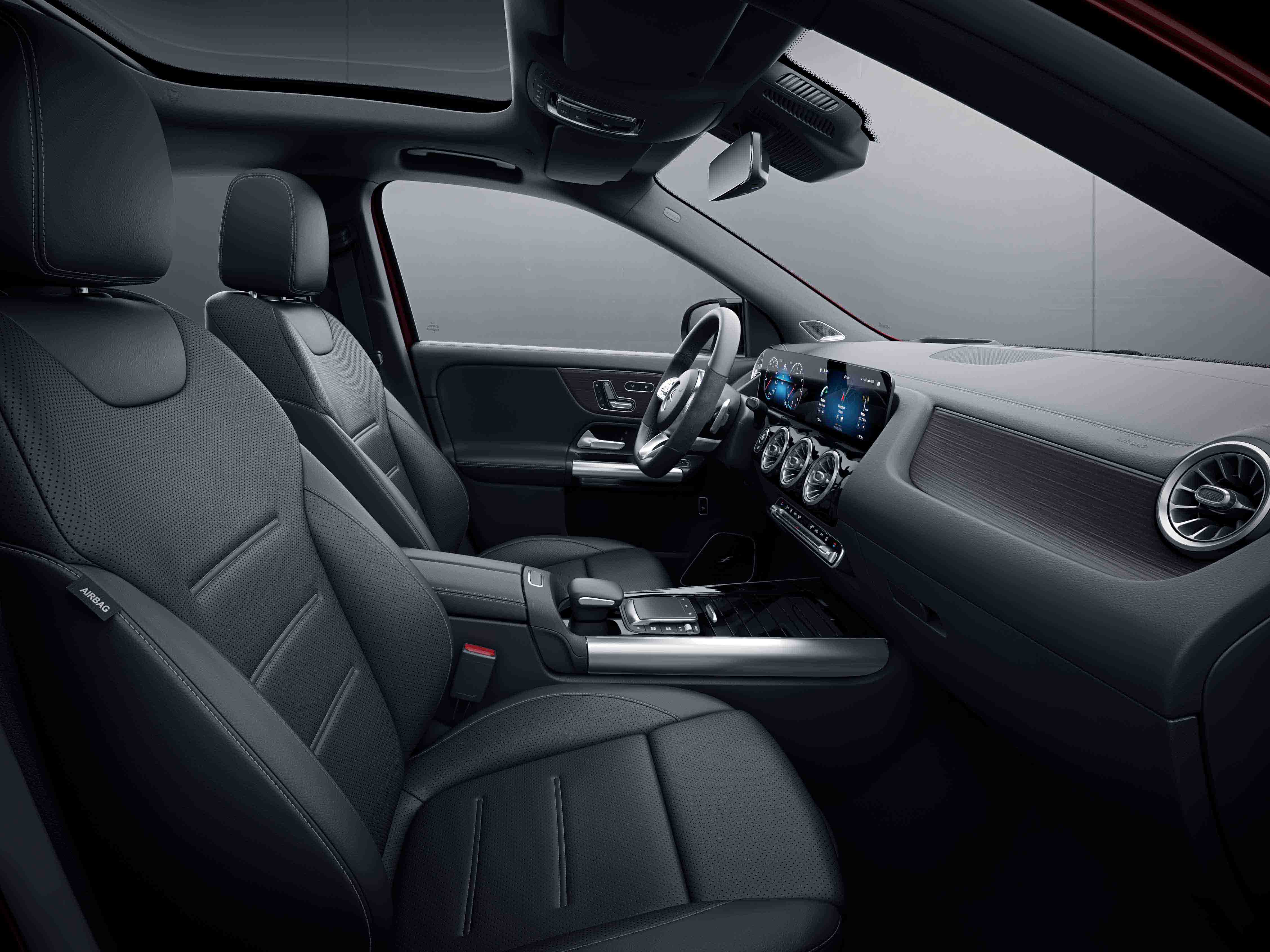 Habitacle de la Mercedes Classe GLA avec une Sellerie cuir - noir