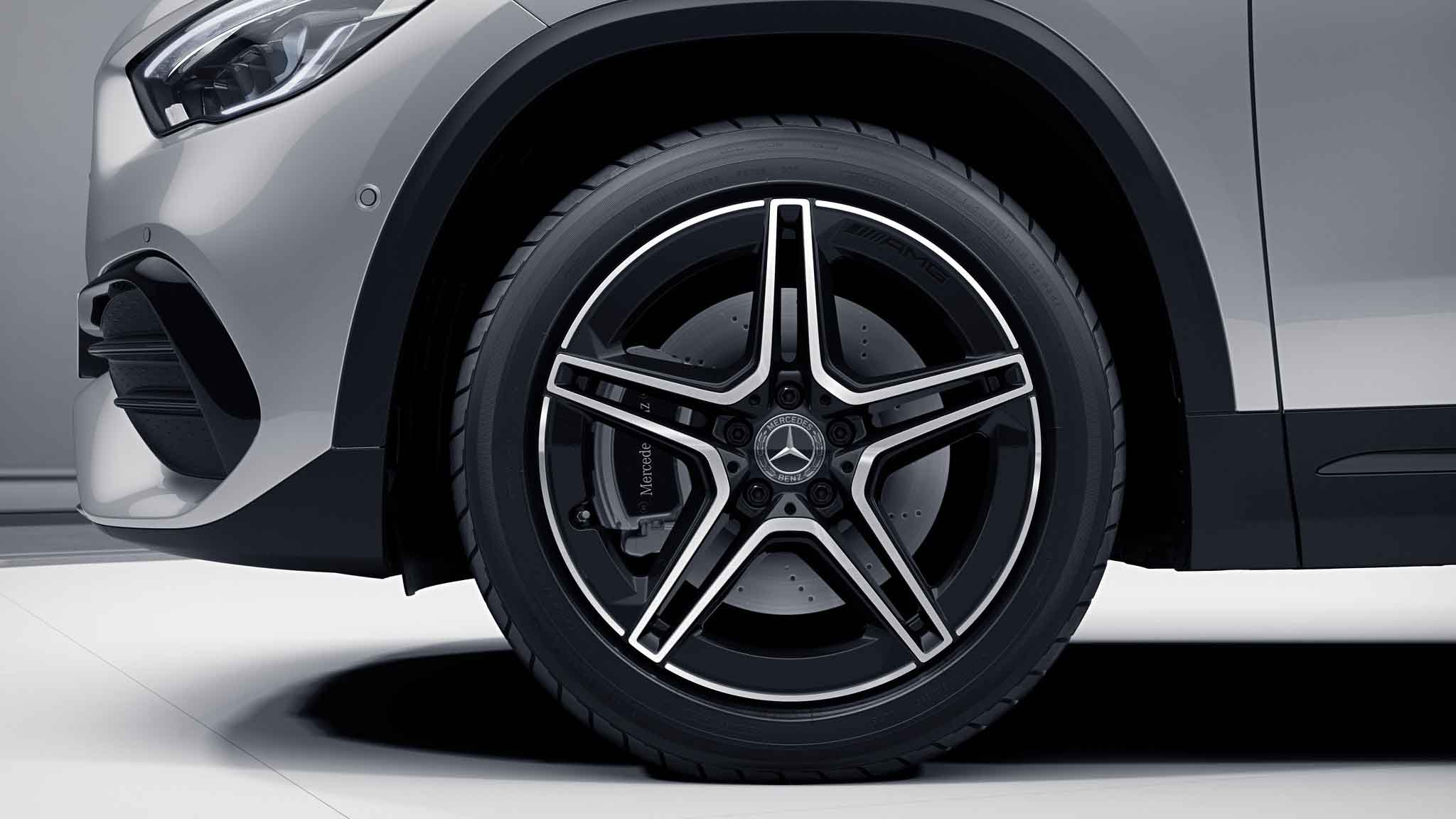 Jantes AMG 19 à doubles branches de la Mercedes-Benz GLA