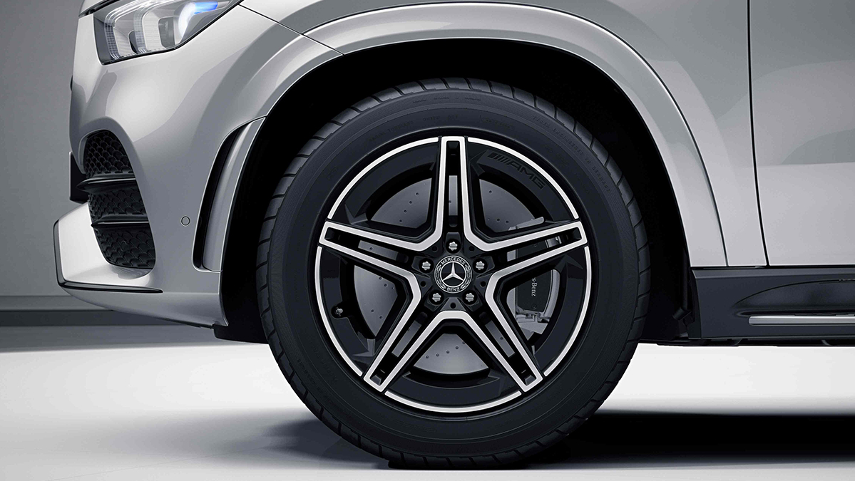 Jantes alliage AMG 20'' à 5 doubles branches noires de la Mercedes GLE Coupé	