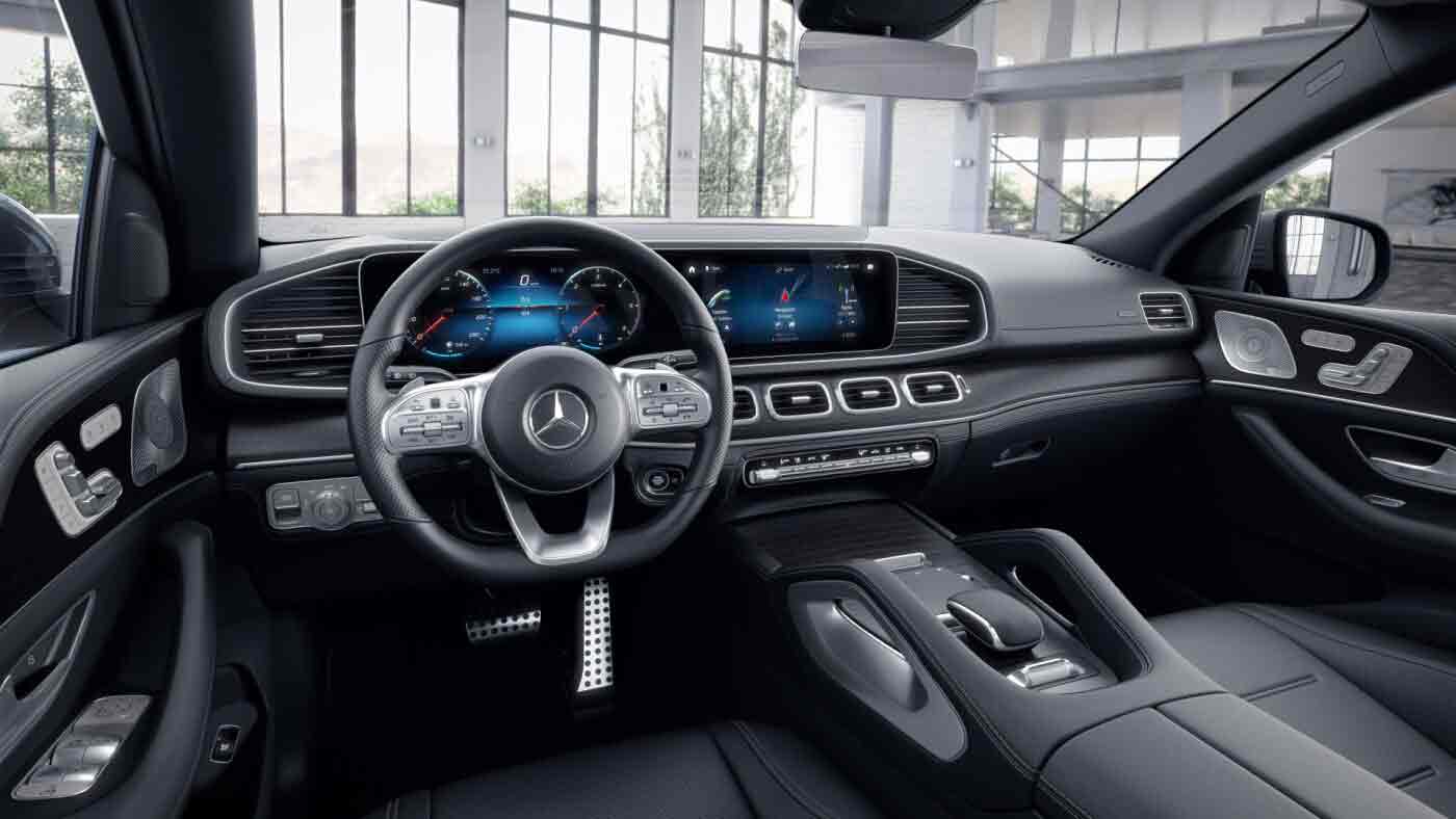Poste de conduite de la Mercedes GLE Coupé AMG Line avec vue sur l’écran tactile et la console centrale