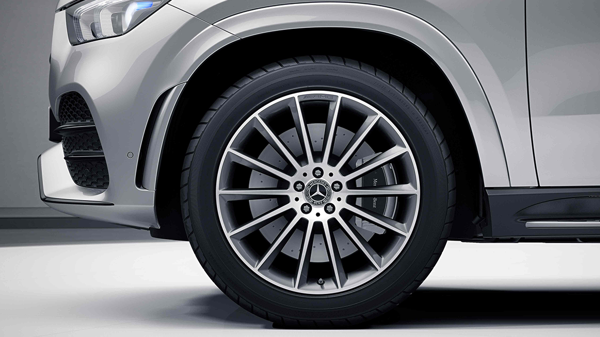 Jantes alliage AMG 20'' à 5 doubles branches de la Mercedes GLE Coupé