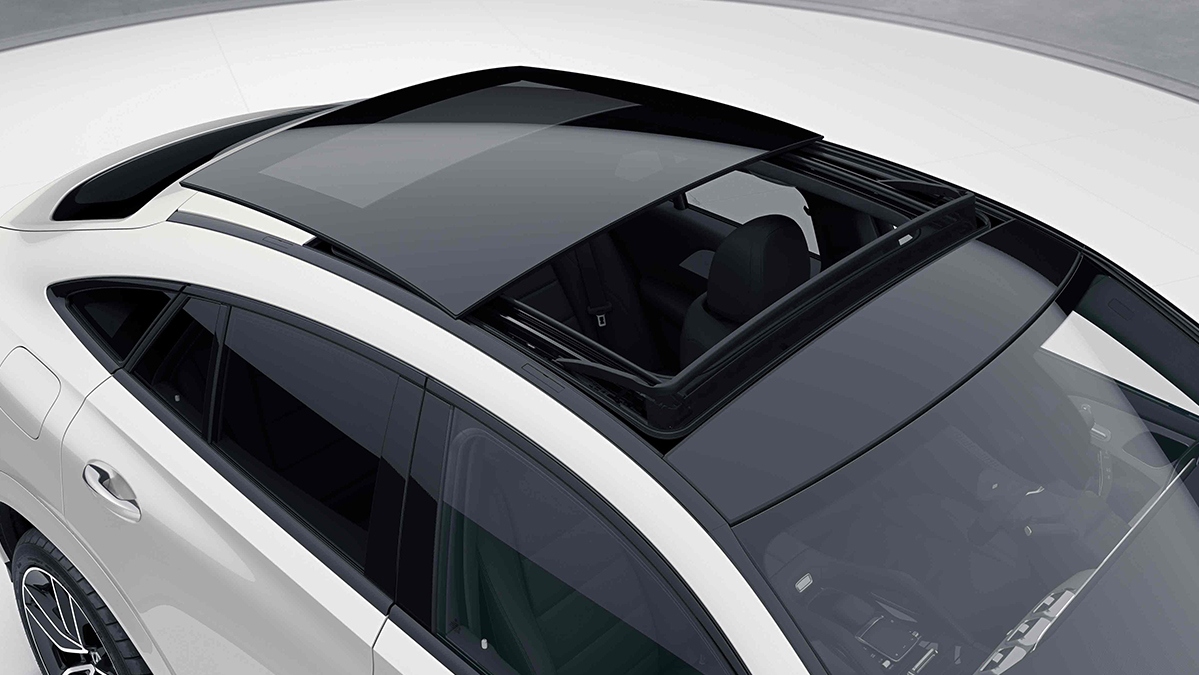 Toit panoramique ouvrant de la Mercedes GLE Coupé Blanche Finition Luxury