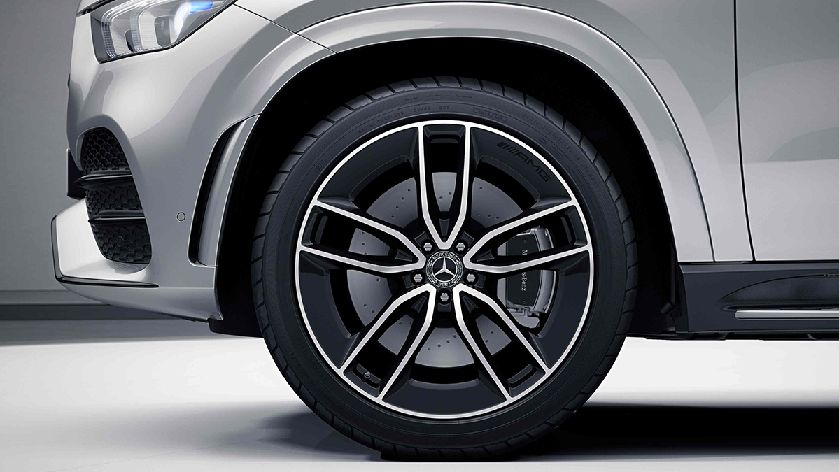 Jantes alliage AMG 22'' à 5 doubles branches noires de la Mercedes GLE Coupé	