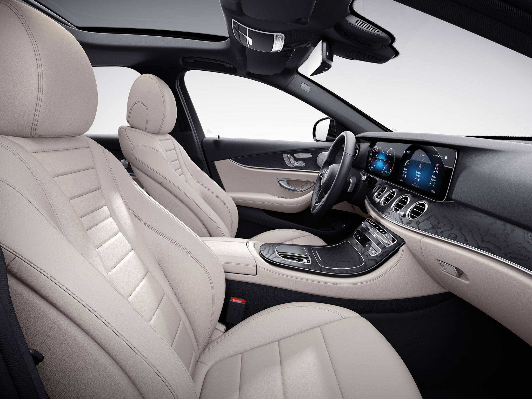 Habitacle de la Mercedes Classe E Berline avec une Sellerie Cuir - beige macchiato - noir
