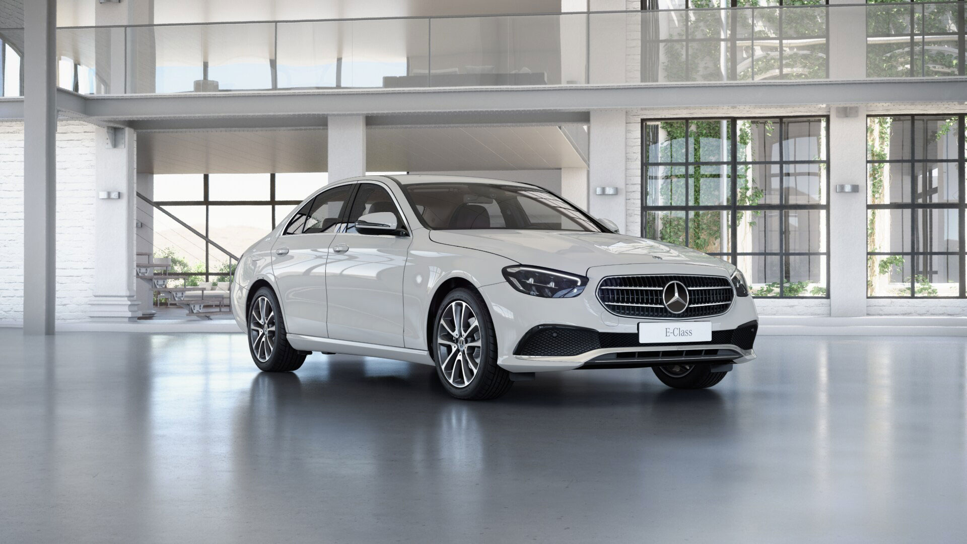 Vue en avant de l'extérieur de la Mercedes Classe E Berline Finition Avantgarde Plus