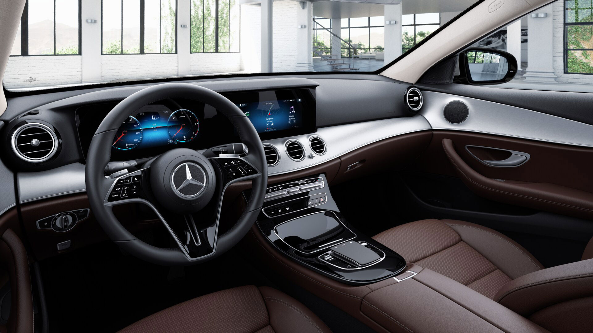 Poste de conduite de la Mercedes Classe E Berline Business Plus avec vue sur l’écran tactile et la console centrale 