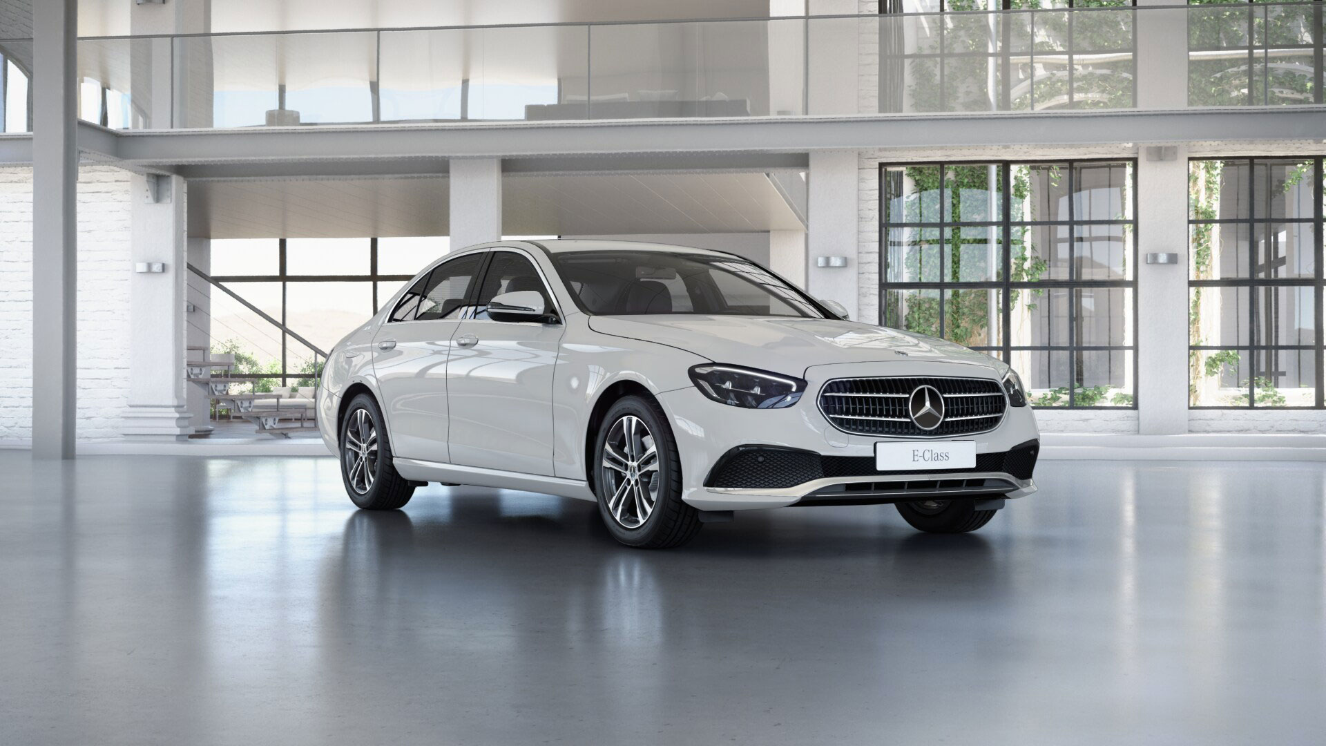 Mercedes Benz Classe E Berline - Finition Business - Vue de trois quarts de profil en arrêt
