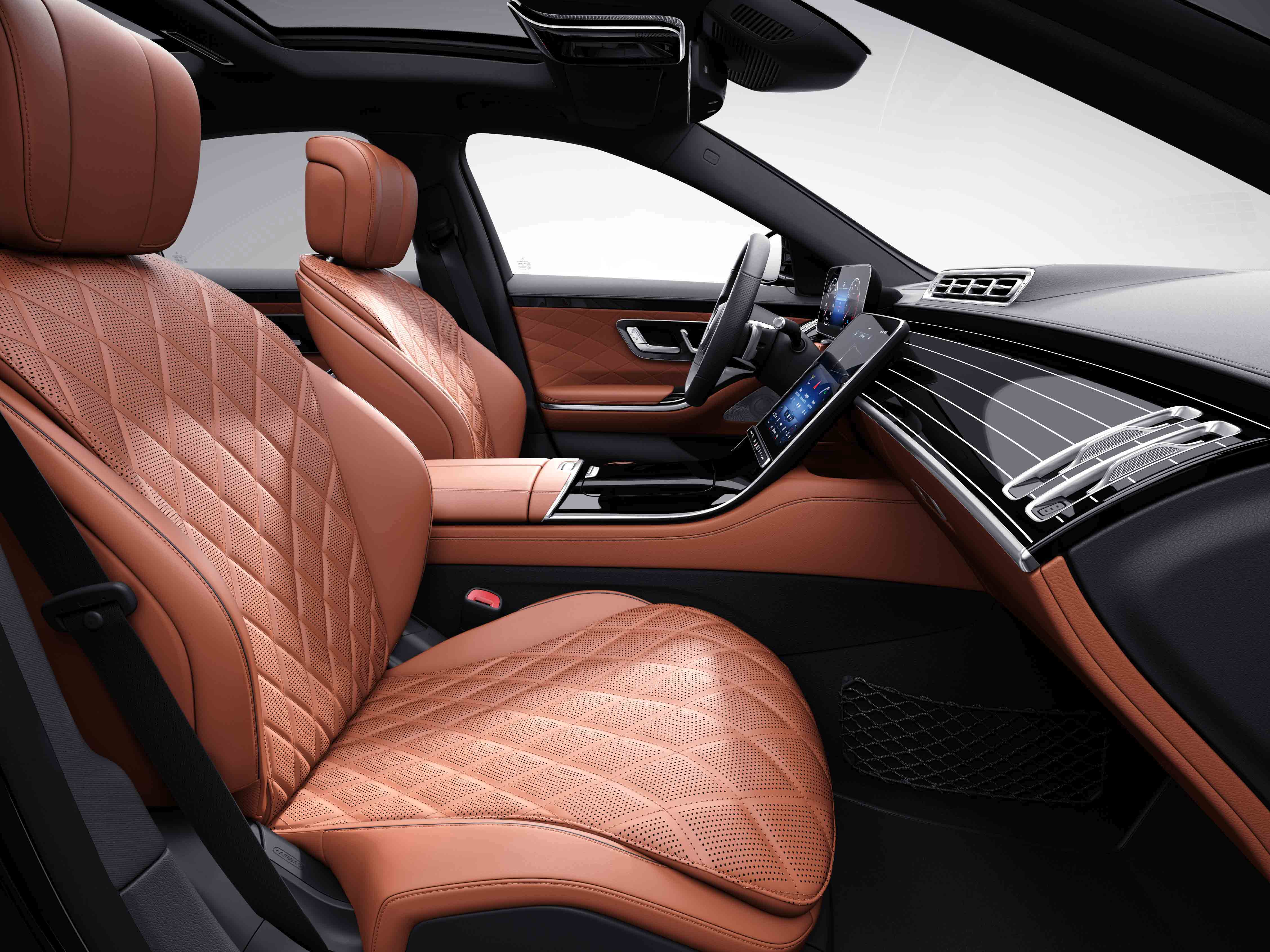 Habitacle de la Mercedes Classe S Limousine avec une sellerie cuir nappa - beige soie marron expresso