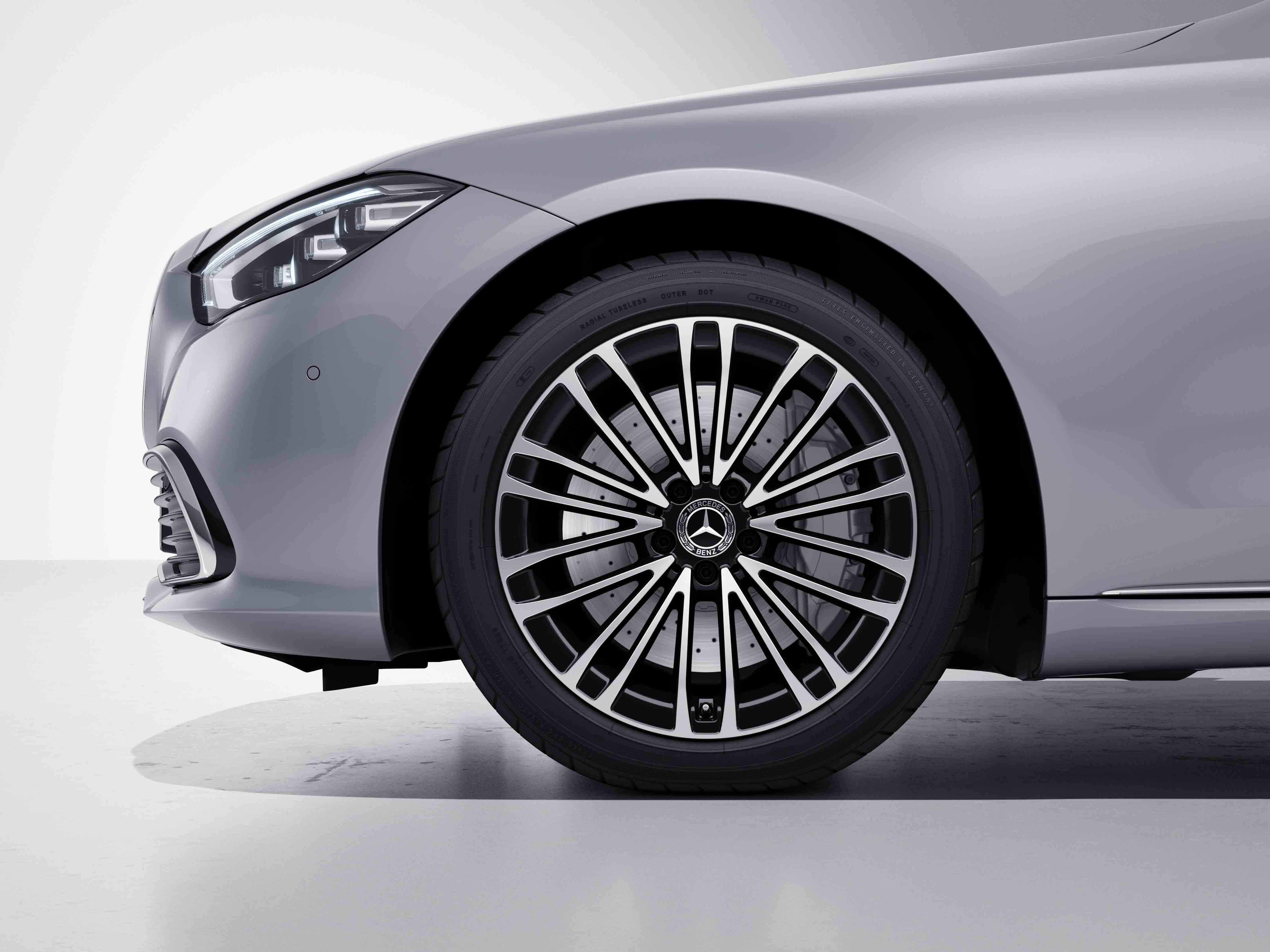 Jantes AMG 19 multibranches de la Mercedes-Benz Classe S Limousine