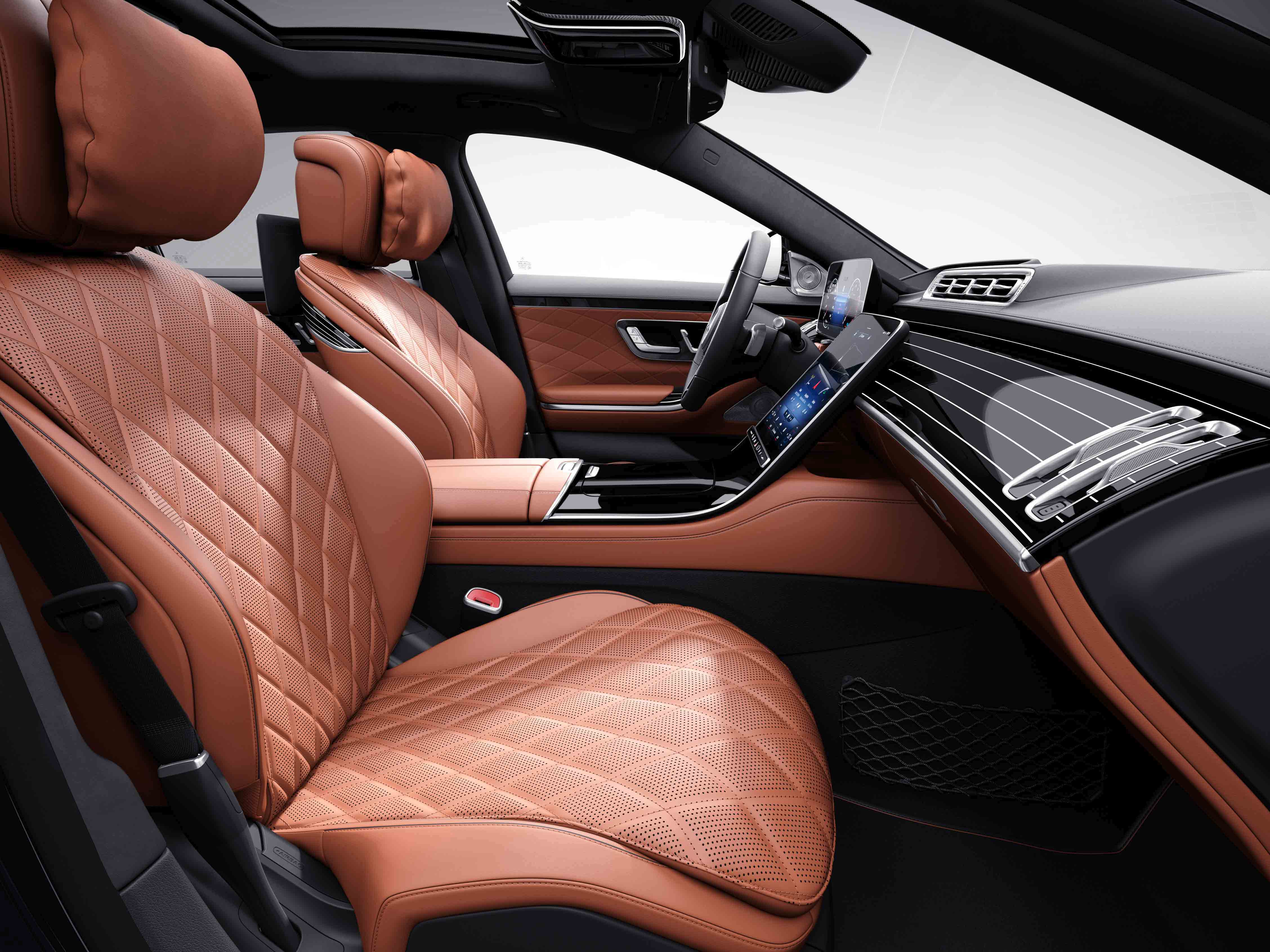 Habitacle de la Mercedes Classe S Limousine avec une sellerie cuir nappa - gris magma marron expresso