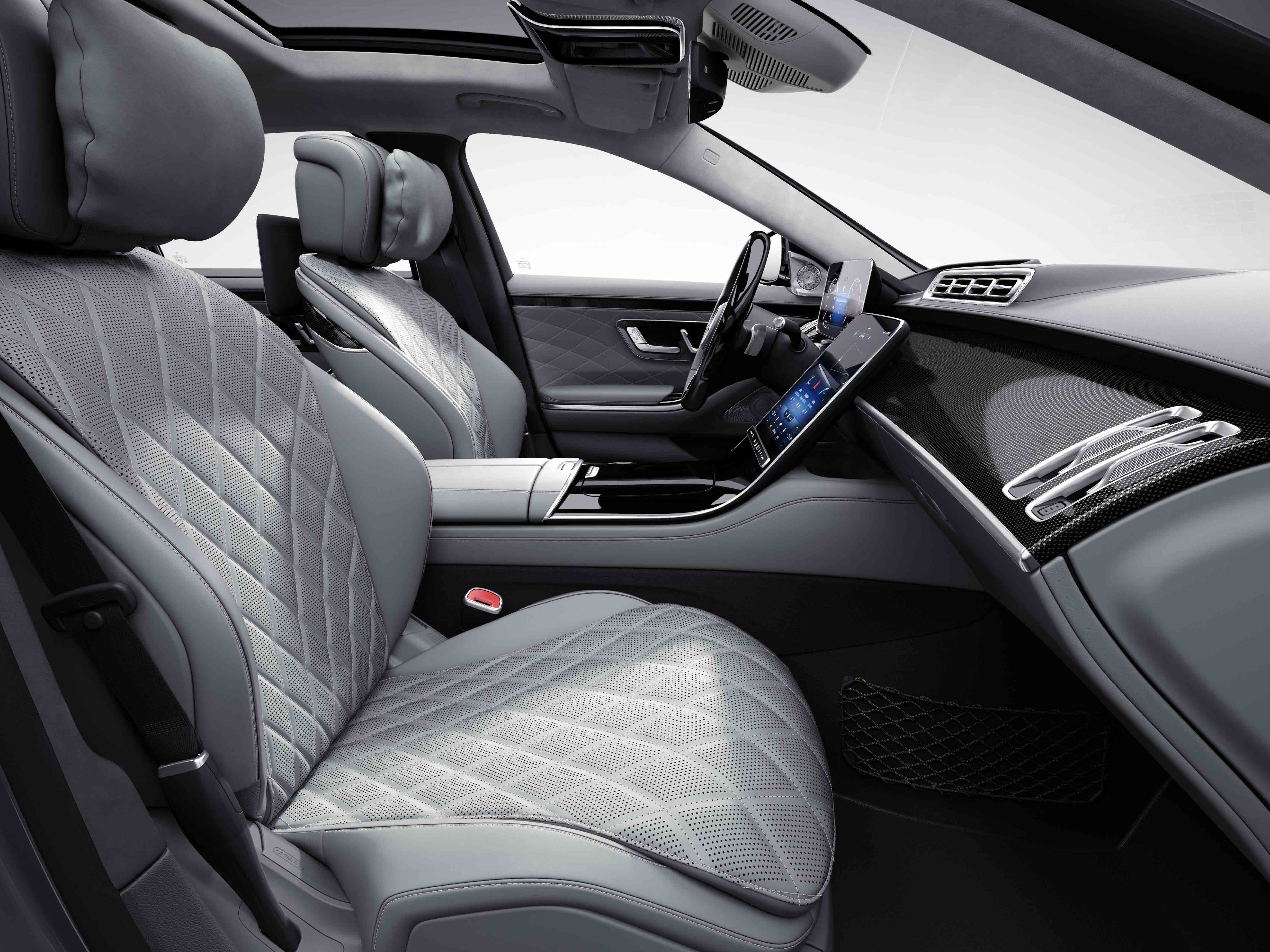 Habitacle de la Mercedes Classe S Limousine avec une sellerie cuir nappa AMG line plus - porcelaine noir