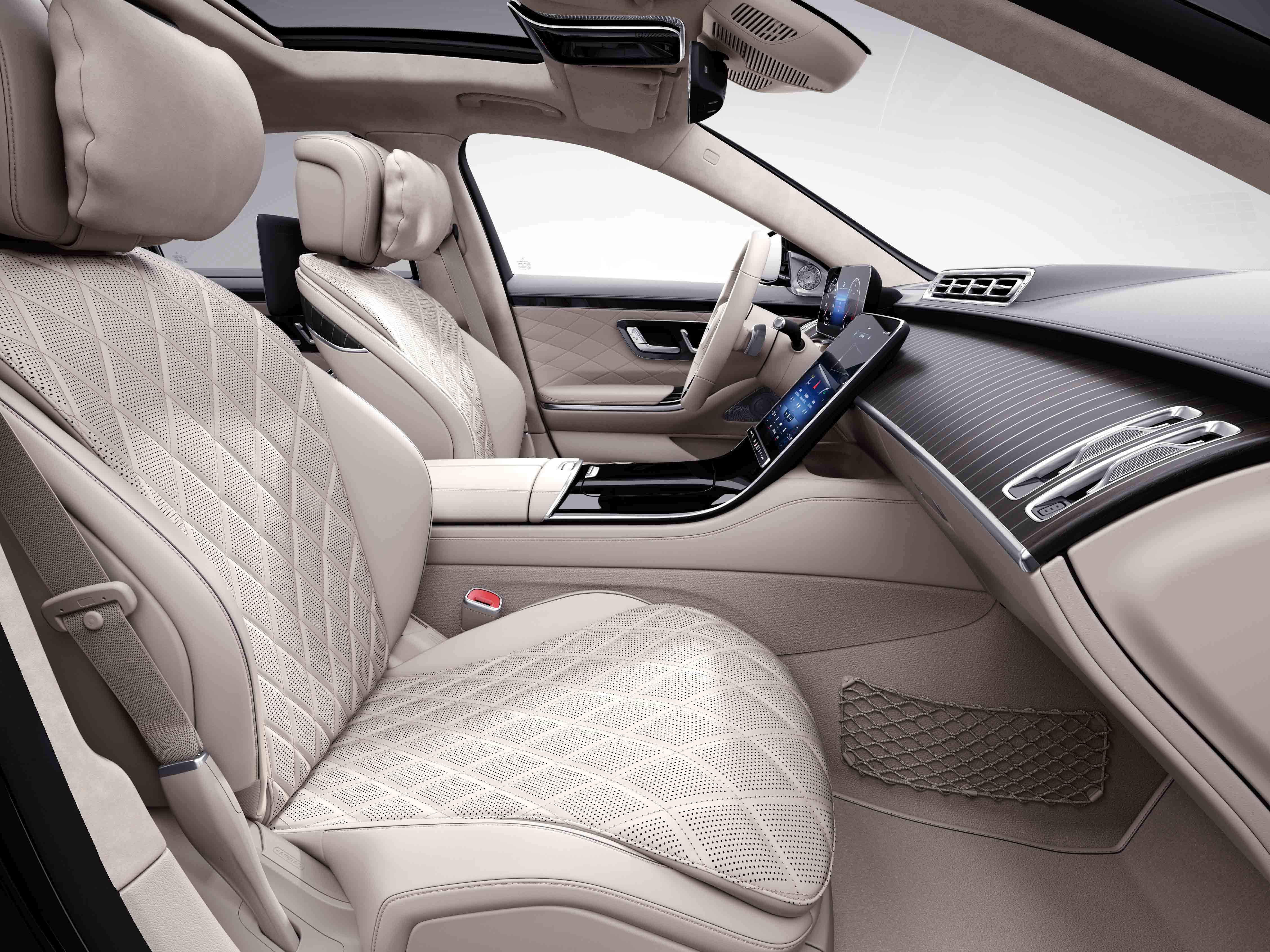 Habitacle de la Mercedes Classe S Limousine avec une sellerie cuir nappa AMG line plus - beige soie marron expresso