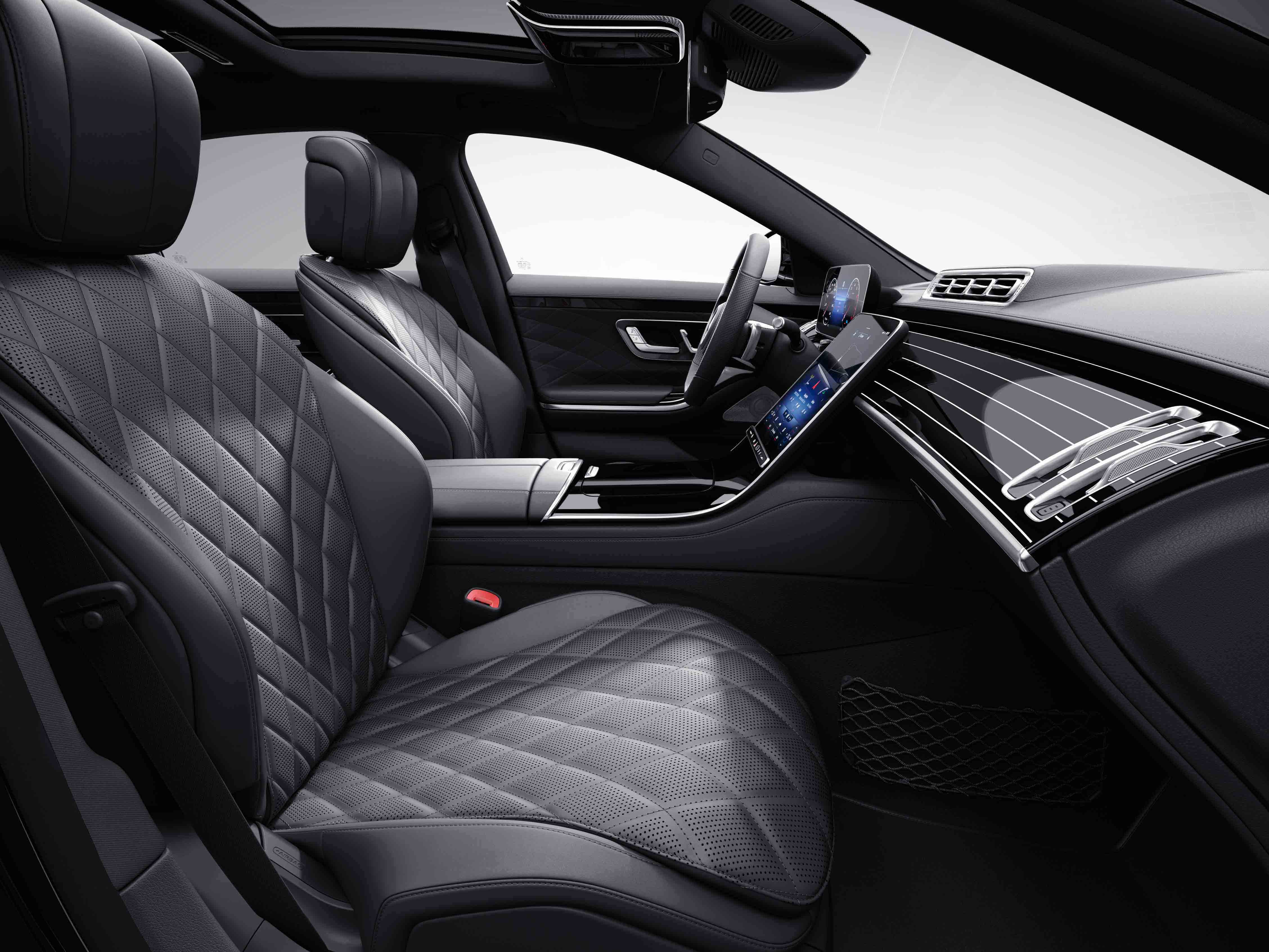 Habitacle de la Mercedes Classe S Limousine avec une sellerie cuir Nappa noir
