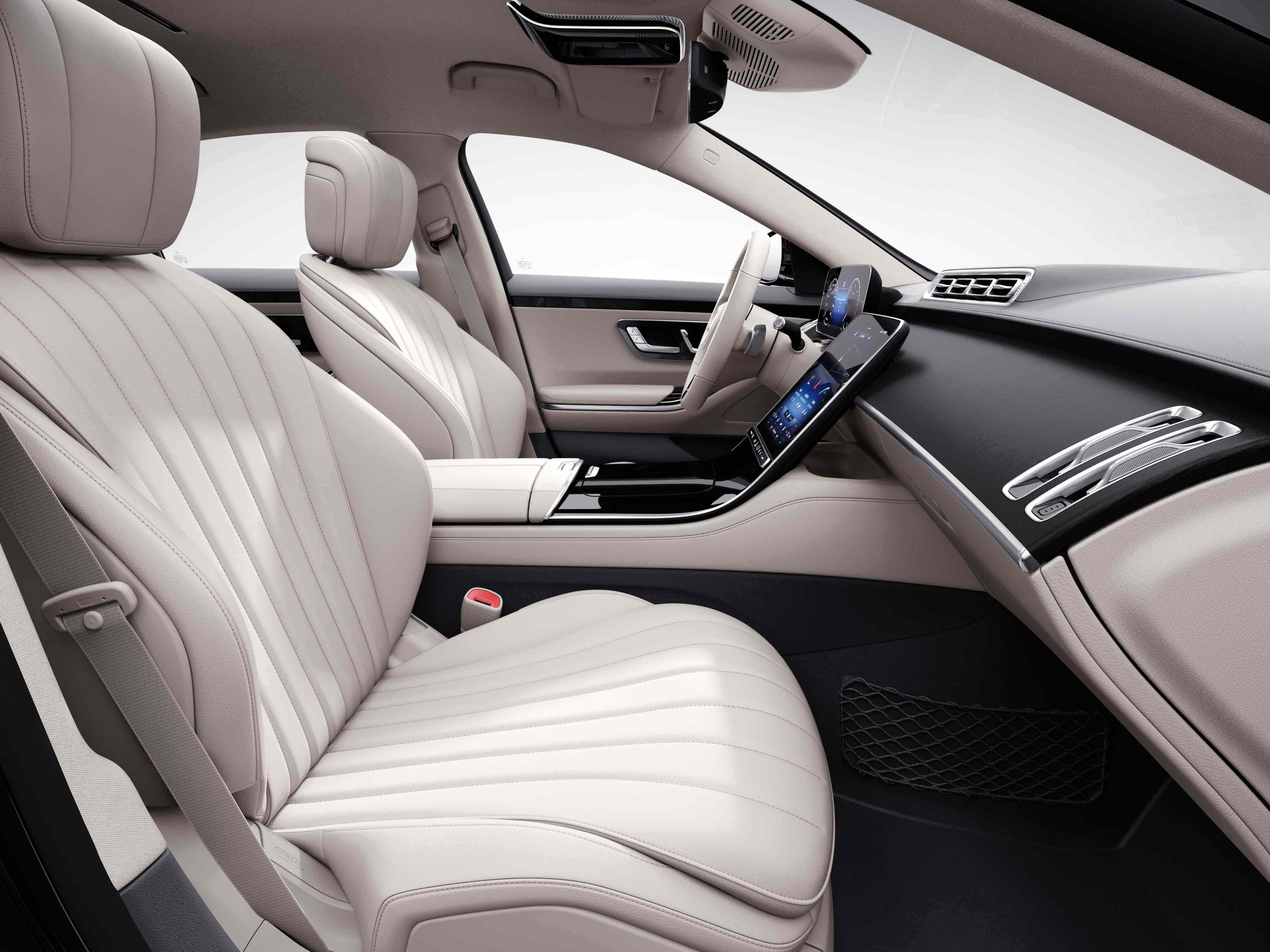 Habitacle de la Mercedes Classe S Limousine avec une Sellerie cuir marron noix noir