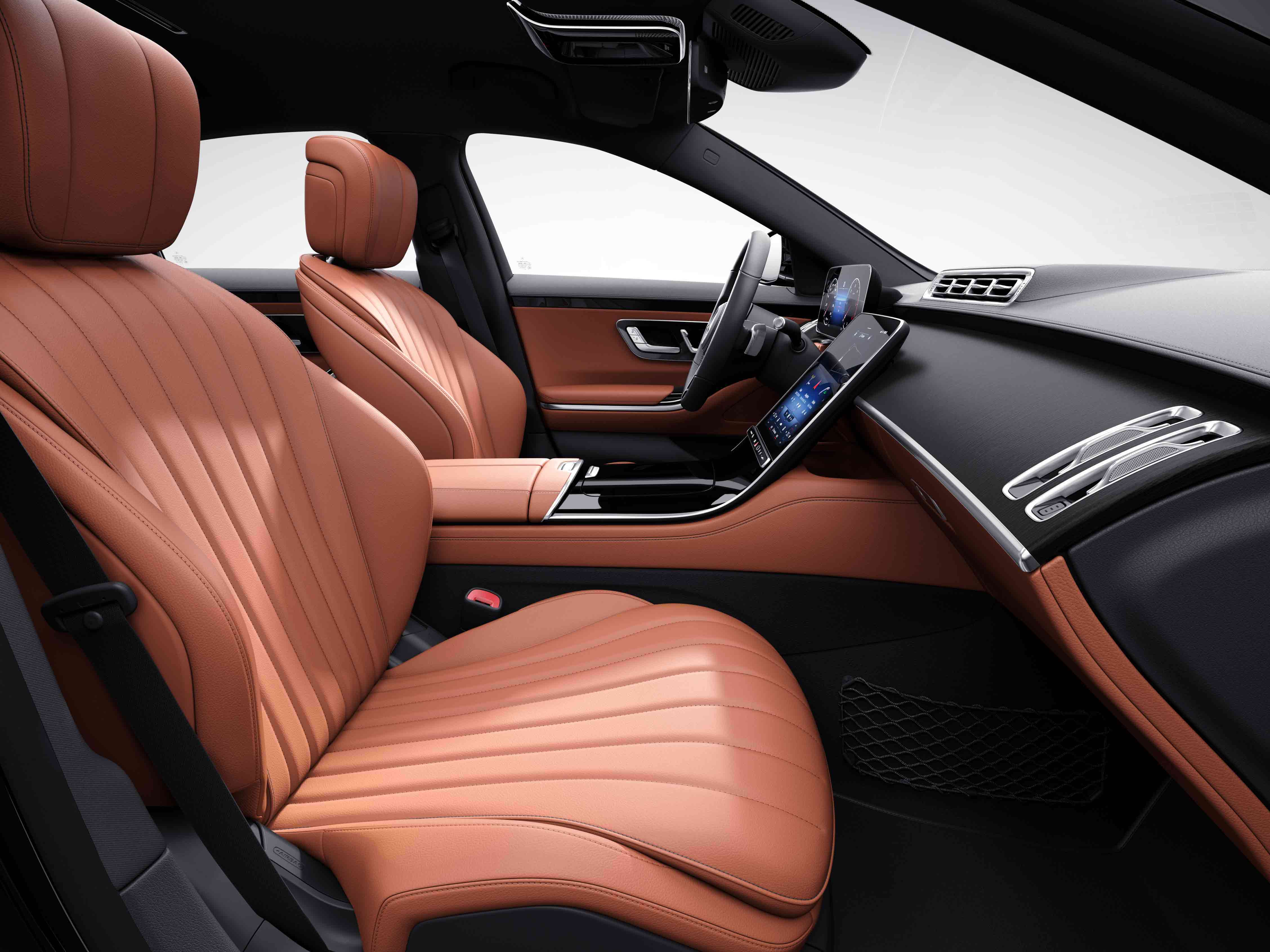 Habitacle de la Mercedes Classe S Limousine avec une Sellerie cuir beige soie marron expresso