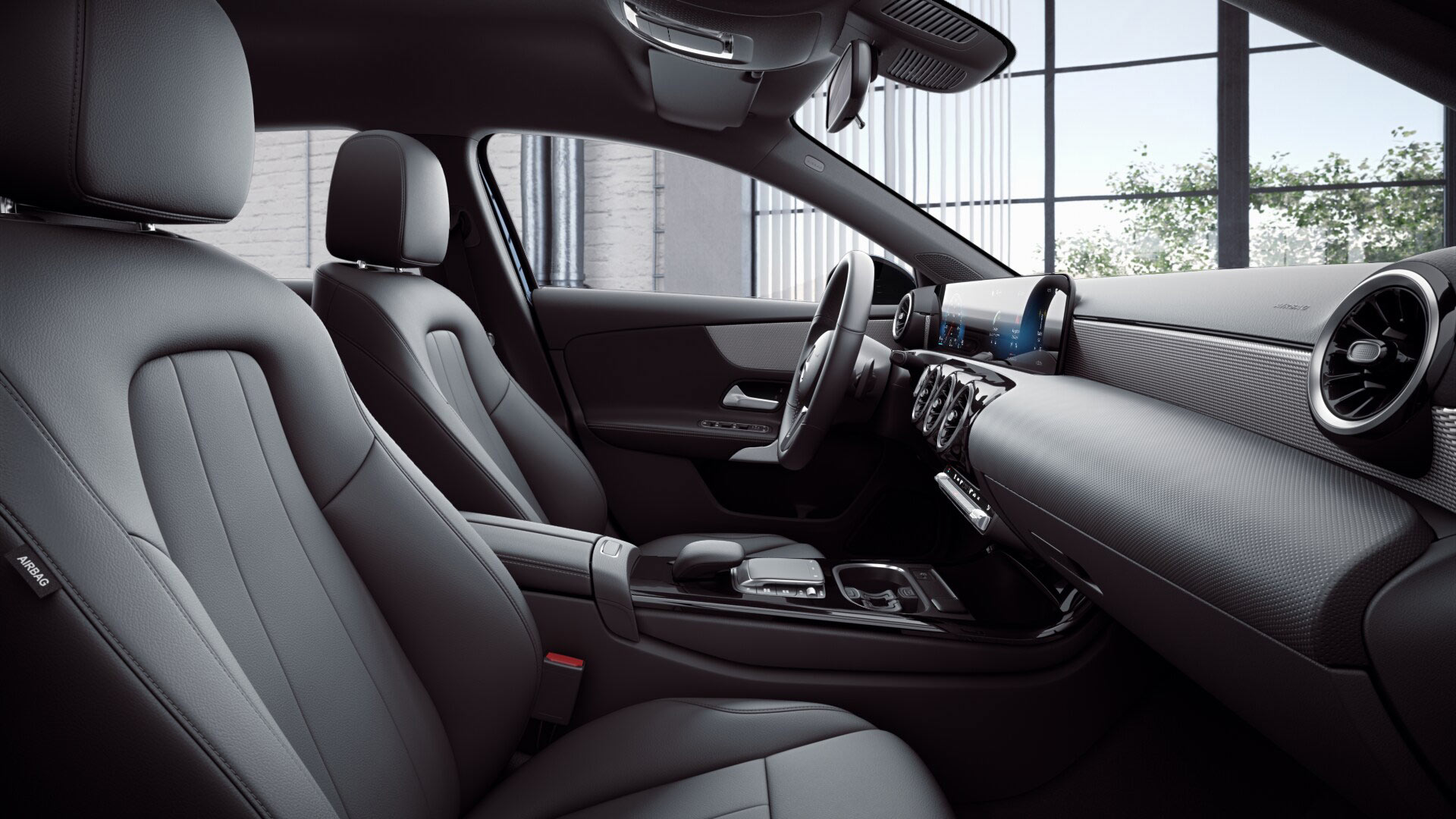 Poste de conduite de la Mercedes GLA Style avec vue sur l’écran tactile, sellerie et la console centrale