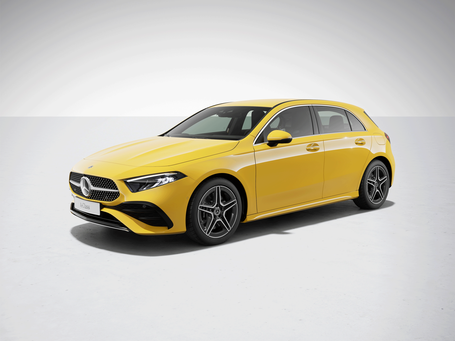 Vue de trois quarts de profil de la Mercedes Classe A avec la Peintures-standard  jaune soleil