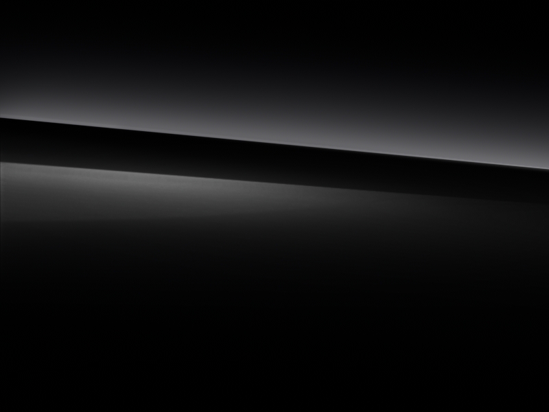 Vue de trois quarts de profil de la Mercedes Classe A avec la Peintures standard - Noir nocturne