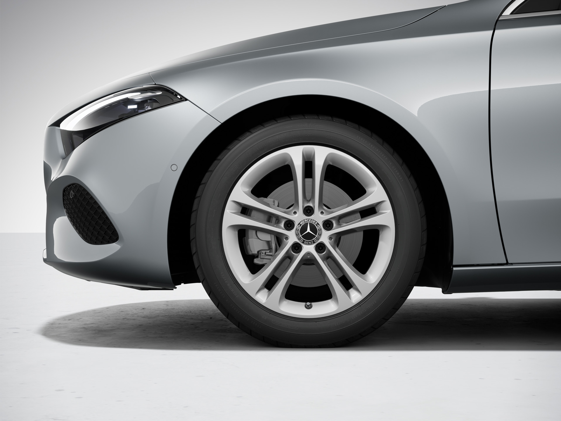 Vue de profil de l’intérieur de la Mercedes-Benz classe A berline Finition Progressive
